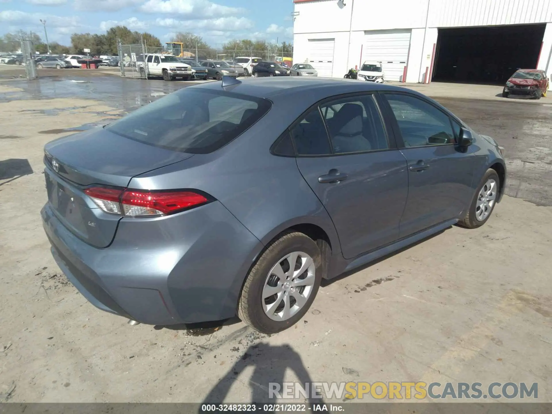 4 Photograph of a damaged car 5YFEPMAE9NP280002 TOYOTA COROLLA 2022