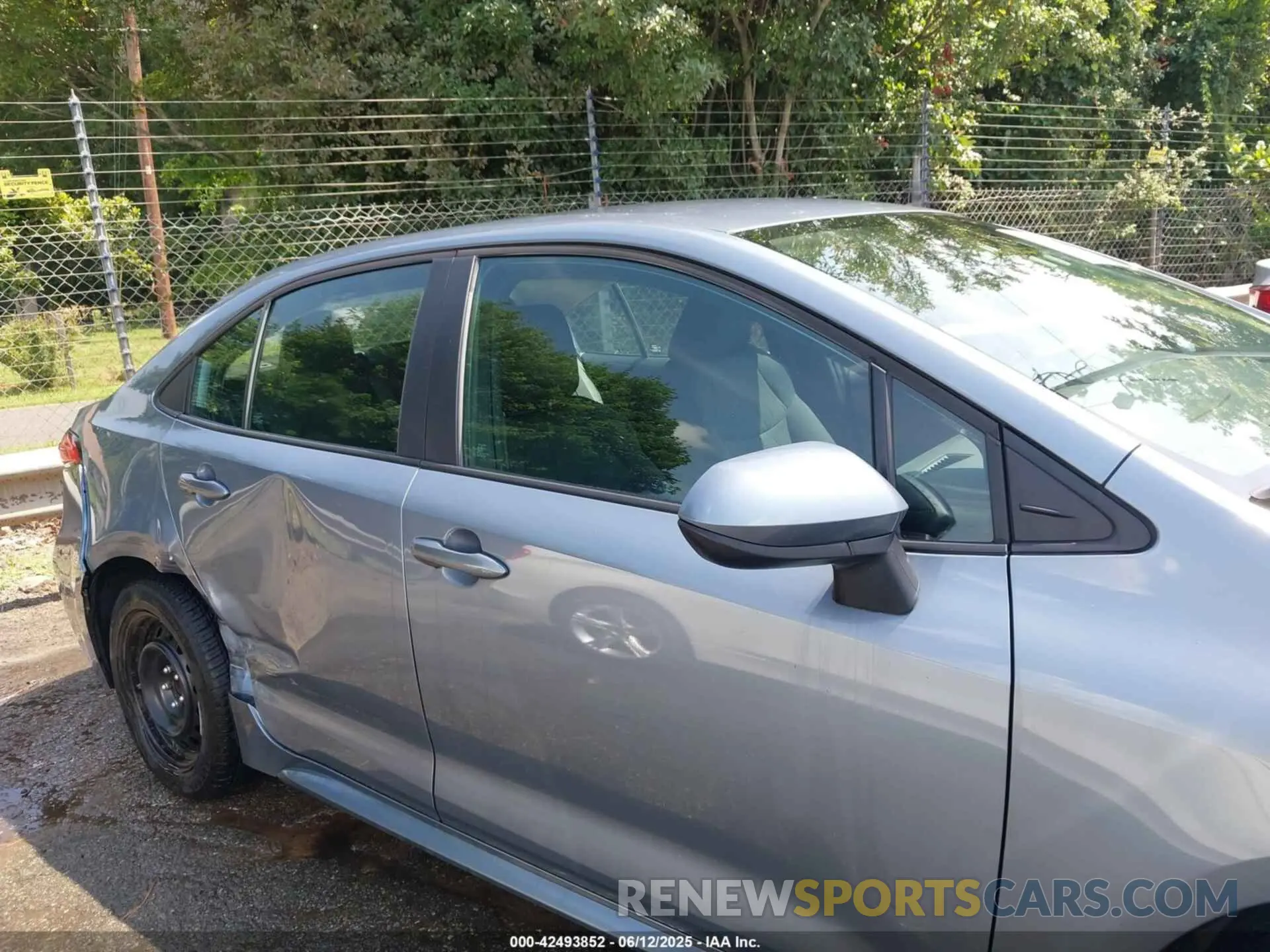 13 Photograph of a damaged car 5YFEPMAE9NP281005 TOYOTA COROLLA 2022