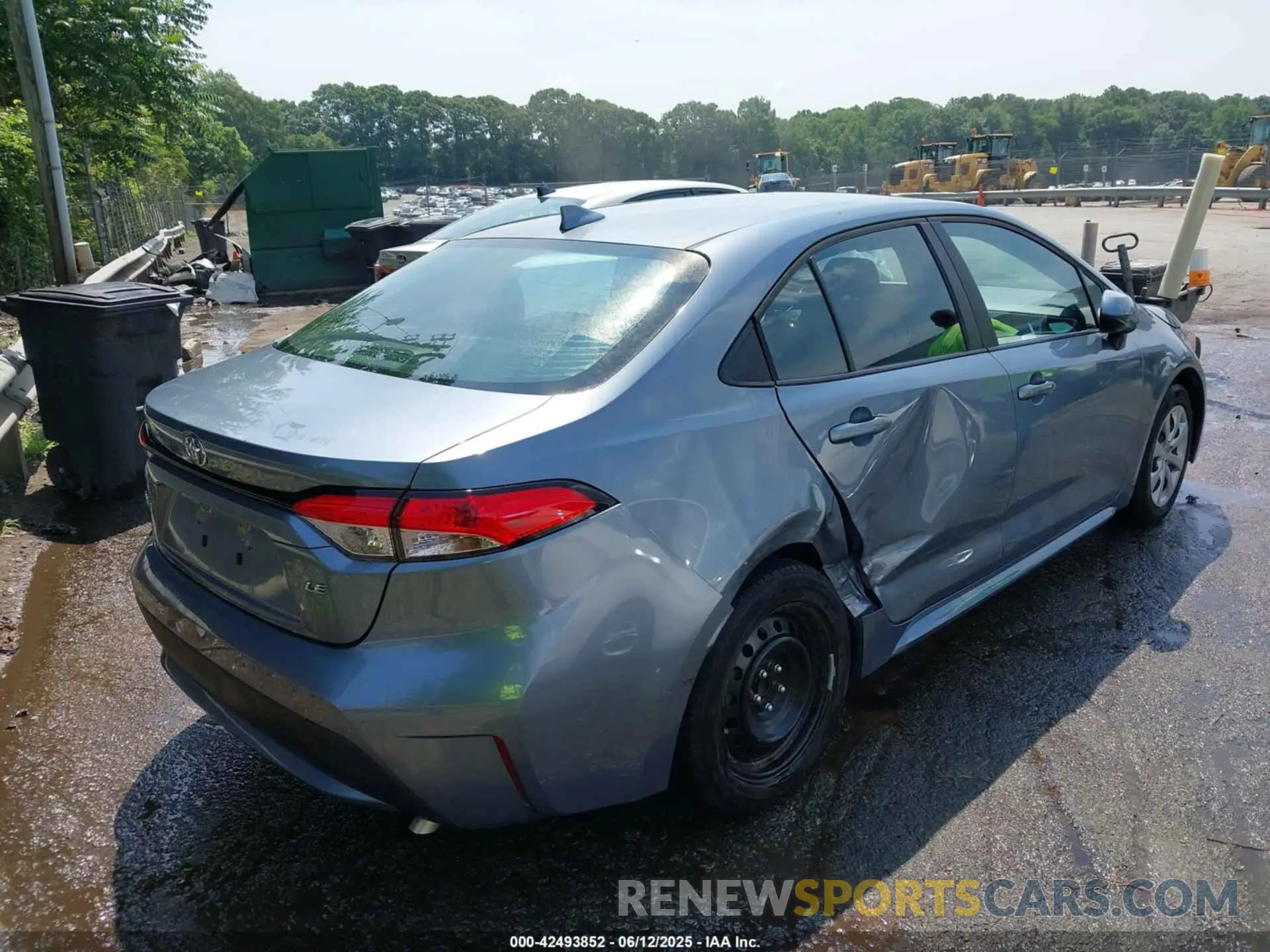 4 Photograph of a damaged car 5YFEPMAE9NP281005 TOYOTA COROLLA 2022