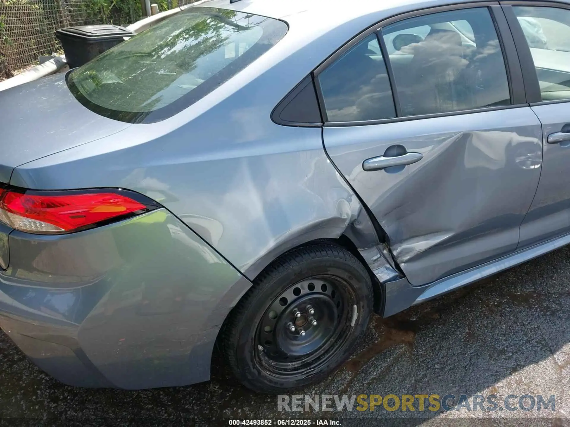 6 Photograph of a damaged car 5YFEPMAE9NP281005 TOYOTA COROLLA 2022