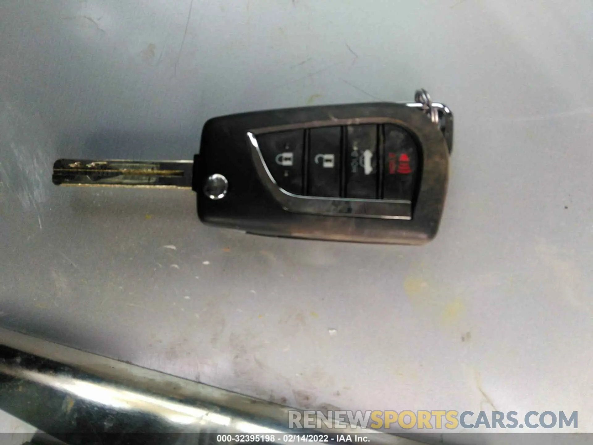 11 Photograph of a damaged car 5YFEPMAE9NP283773 TOYOTA COROLLA 2022