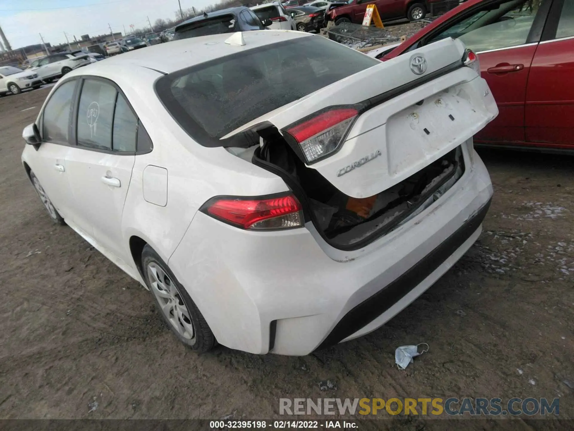 3 Photograph of a damaged car 5YFEPMAE9NP283773 TOYOTA COROLLA 2022