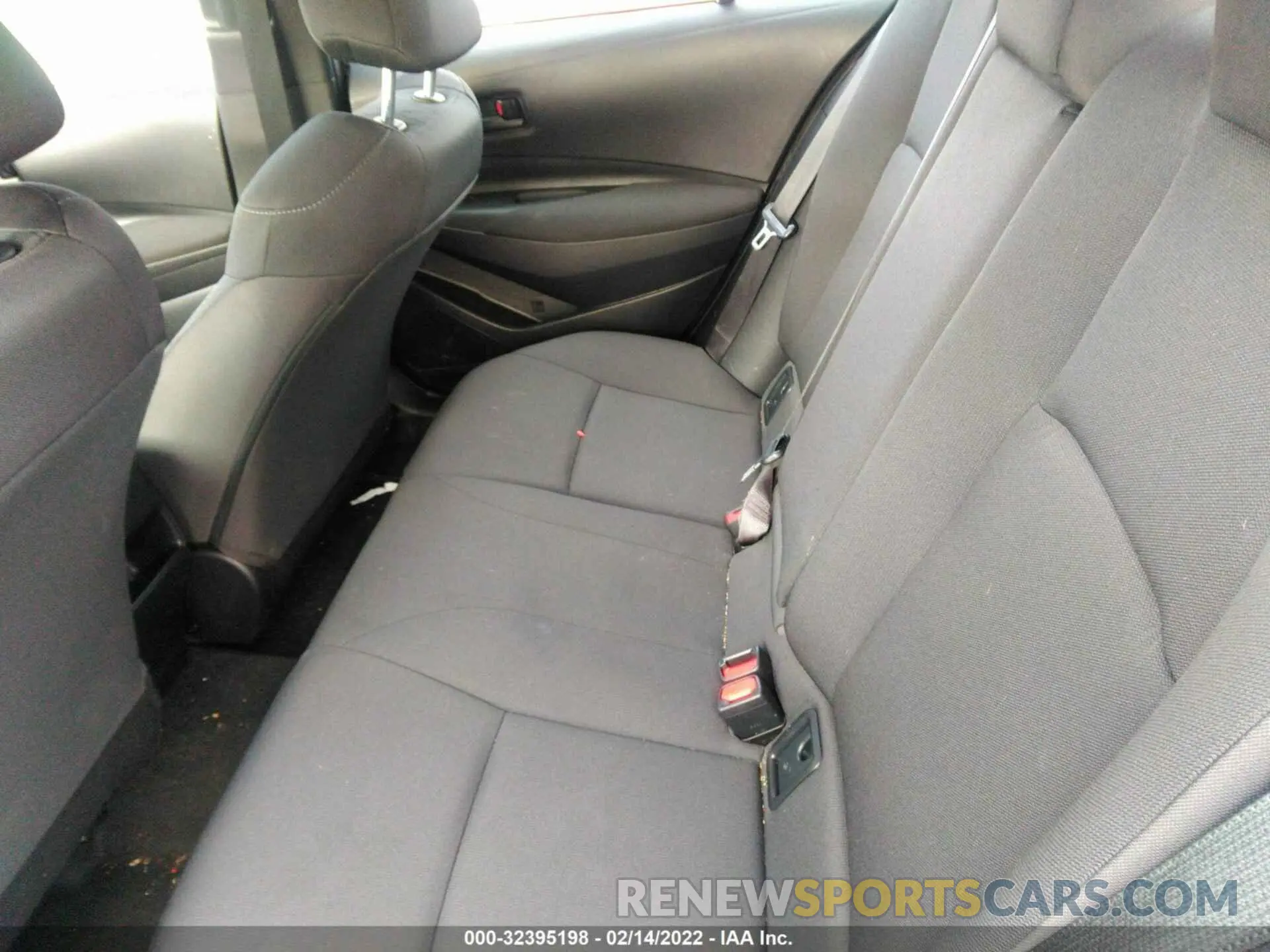 8 Photograph of a damaged car 5YFEPMAE9NP283773 TOYOTA COROLLA 2022