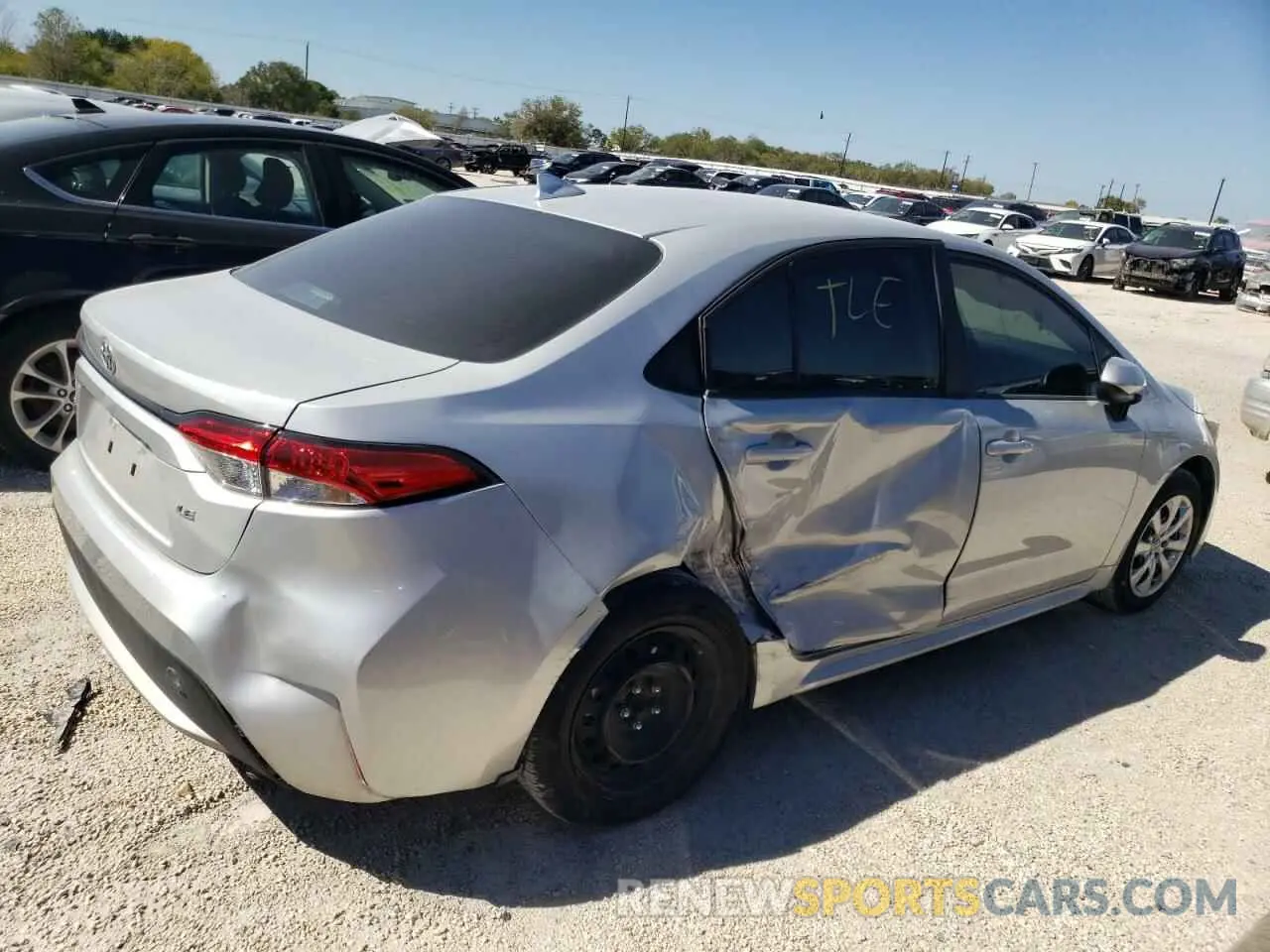 4 Photograph of a damaged car 5YFEPMAE9NP284292 TOYOTA COROLLA 2022
