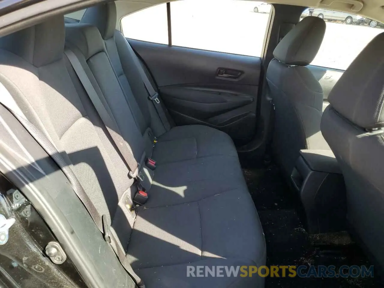 6 Photograph of a damaged car 5YFEPMAE9NP285345 TOYOTA COROLLA 2022