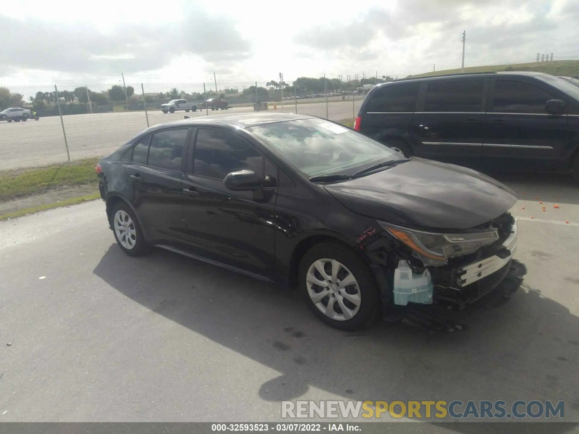 1 Photograph of a damaged car 5YFEPMAE9NP286222 TOYOTA COROLLA 2022