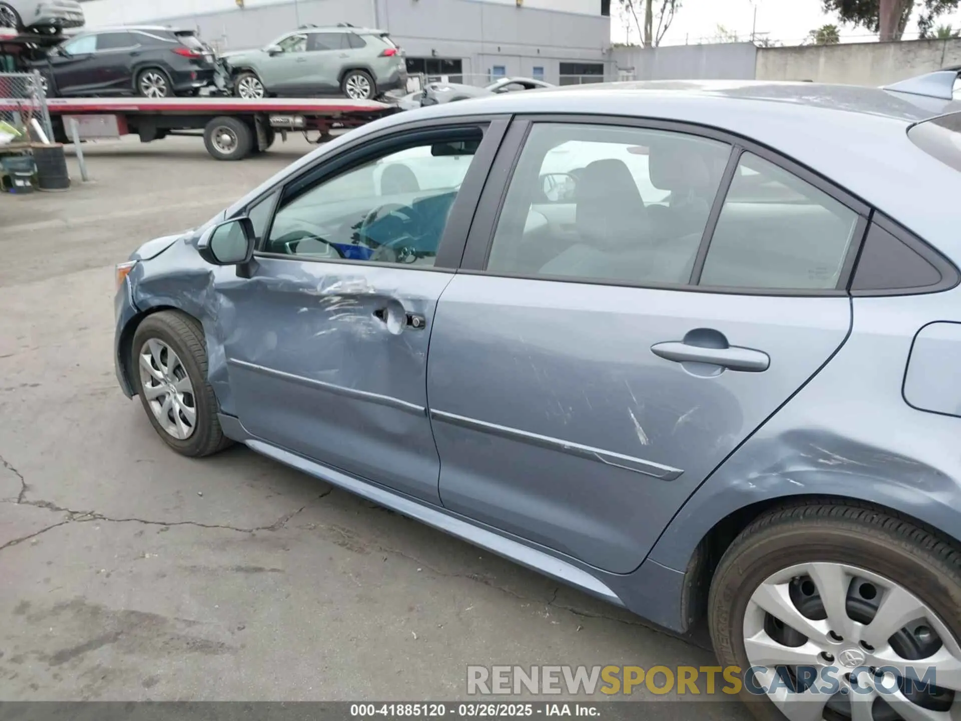 15 Photograph of a damaged car 5YFEPMAE9NP305268 TOYOTA COROLLA 2022