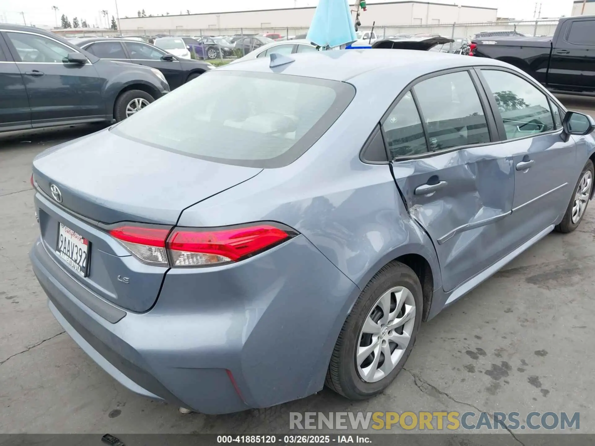 4 Photograph of a damaged car 5YFEPMAE9NP305268 TOYOTA COROLLA 2022