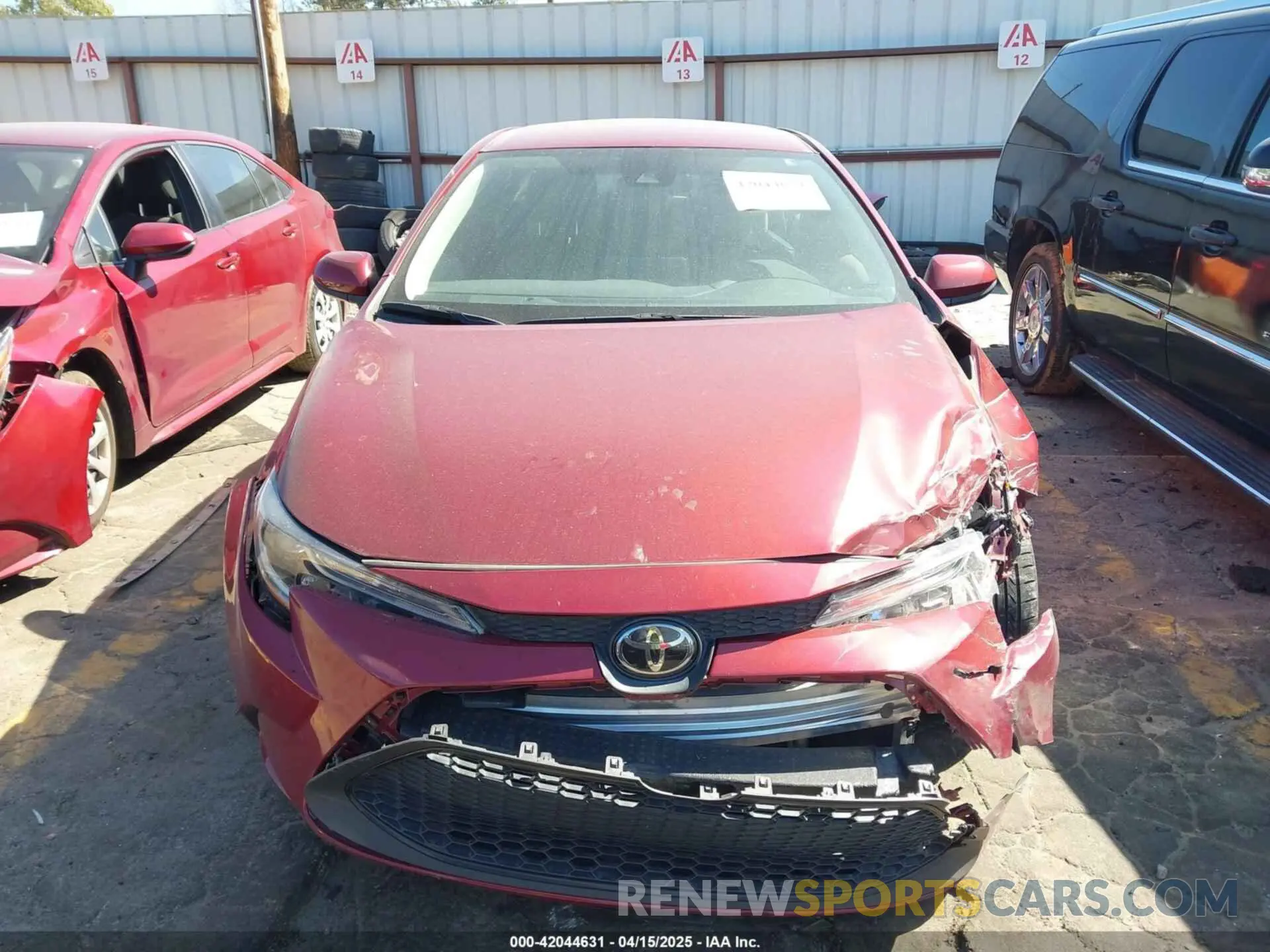 12 Photograph of a damaged car 5YFEPMAE9NP331935 TOYOTA COROLLA 2022
