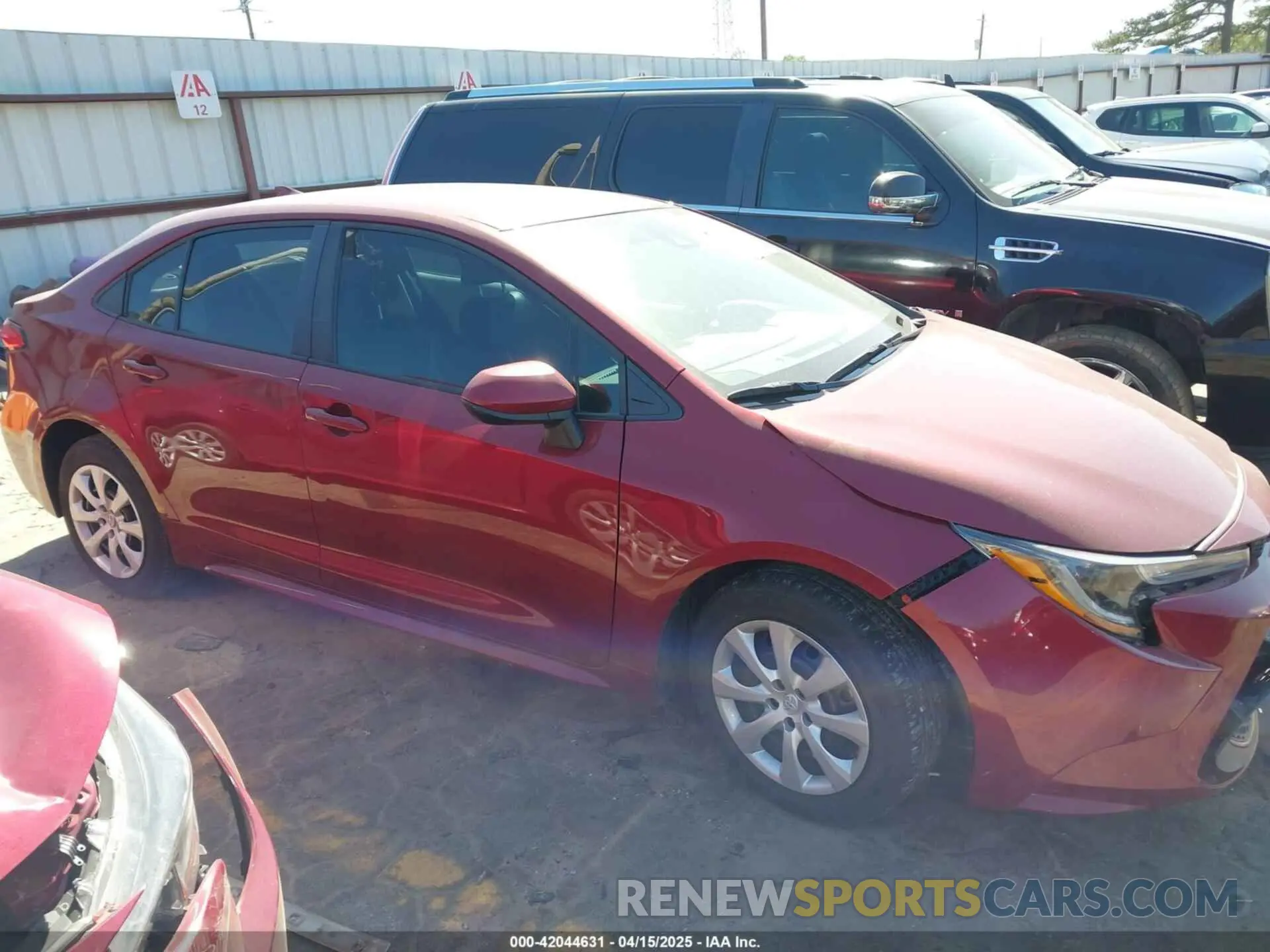 13 Photograph of a damaged car 5YFEPMAE9NP331935 TOYOTA COROLLA 2022