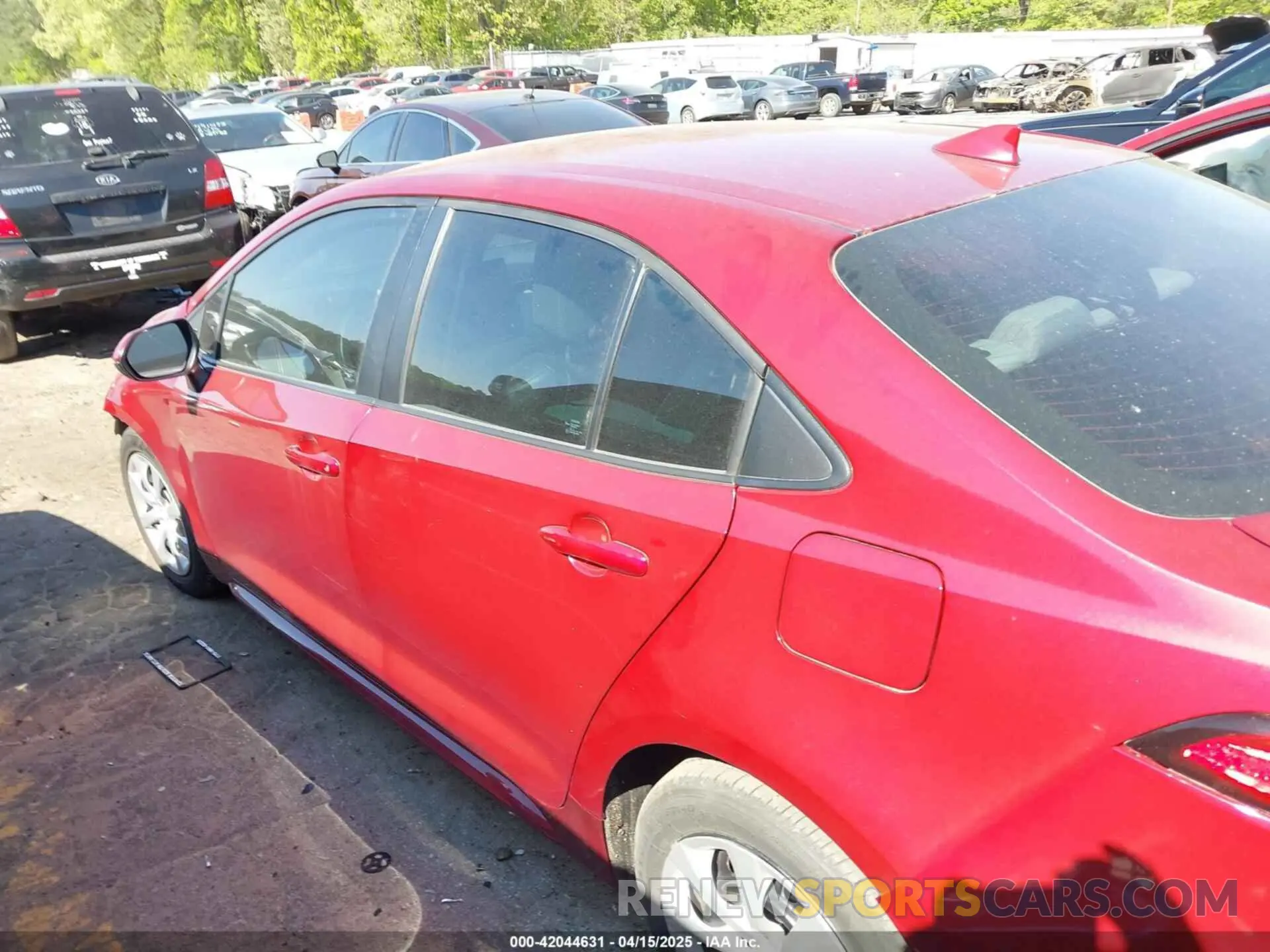 14 Photograph of a damaged car 5YFEPMAE9NP331935 TOYOTA COROLLA 2022