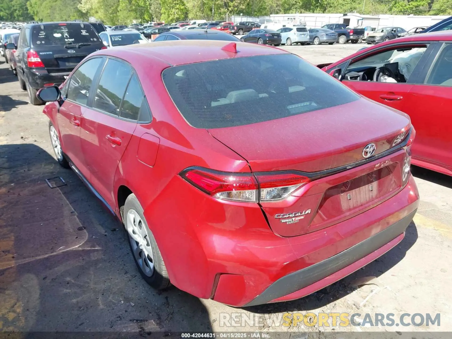 3 Photograph of a damaged car 5YFEPMAE9NP331935 TOYOTA COROLLA 2022