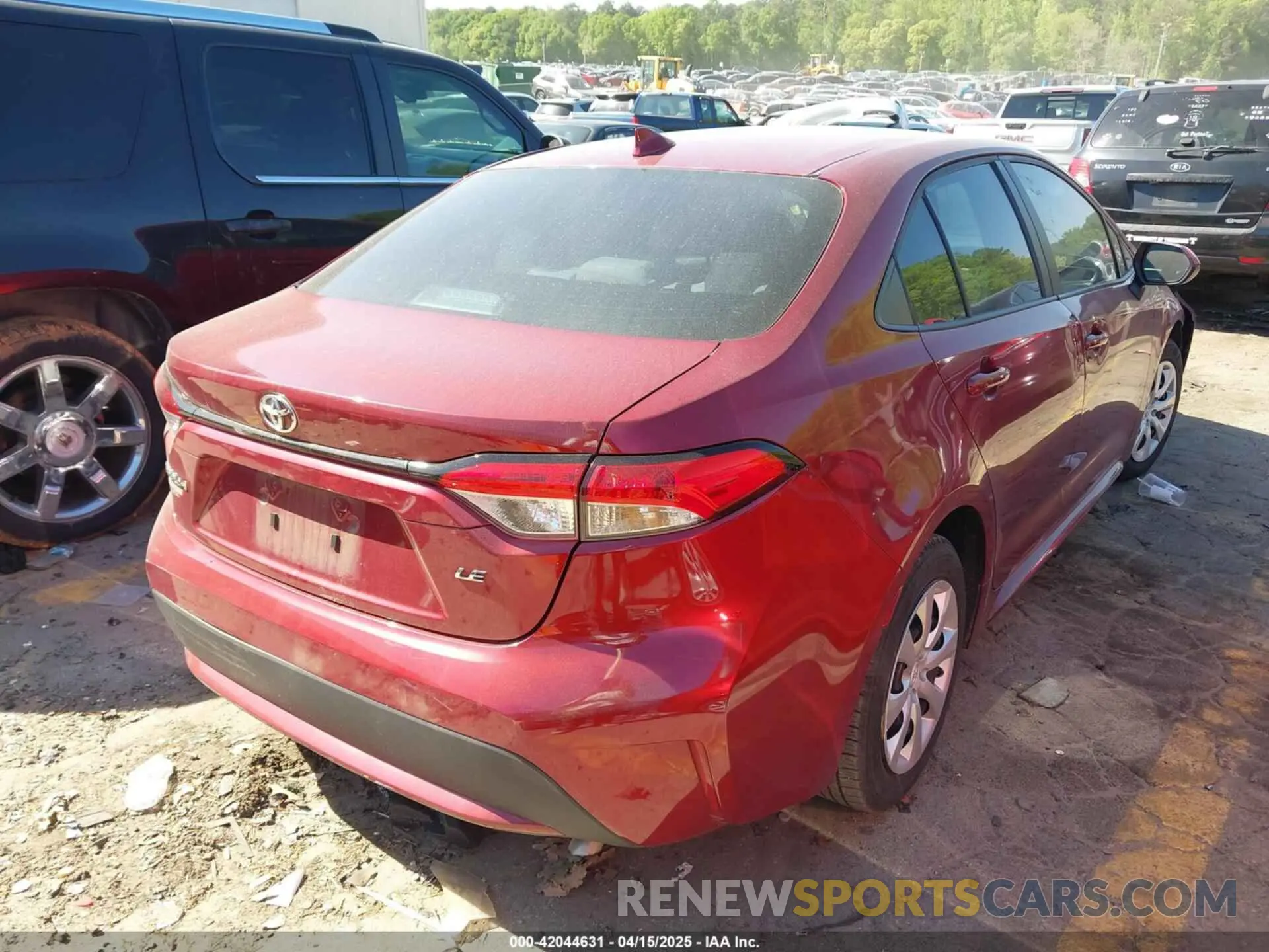 4 Photograph of a damaged car 5YFEPMAE9NP331935 TOYOTA COROLLA 2022