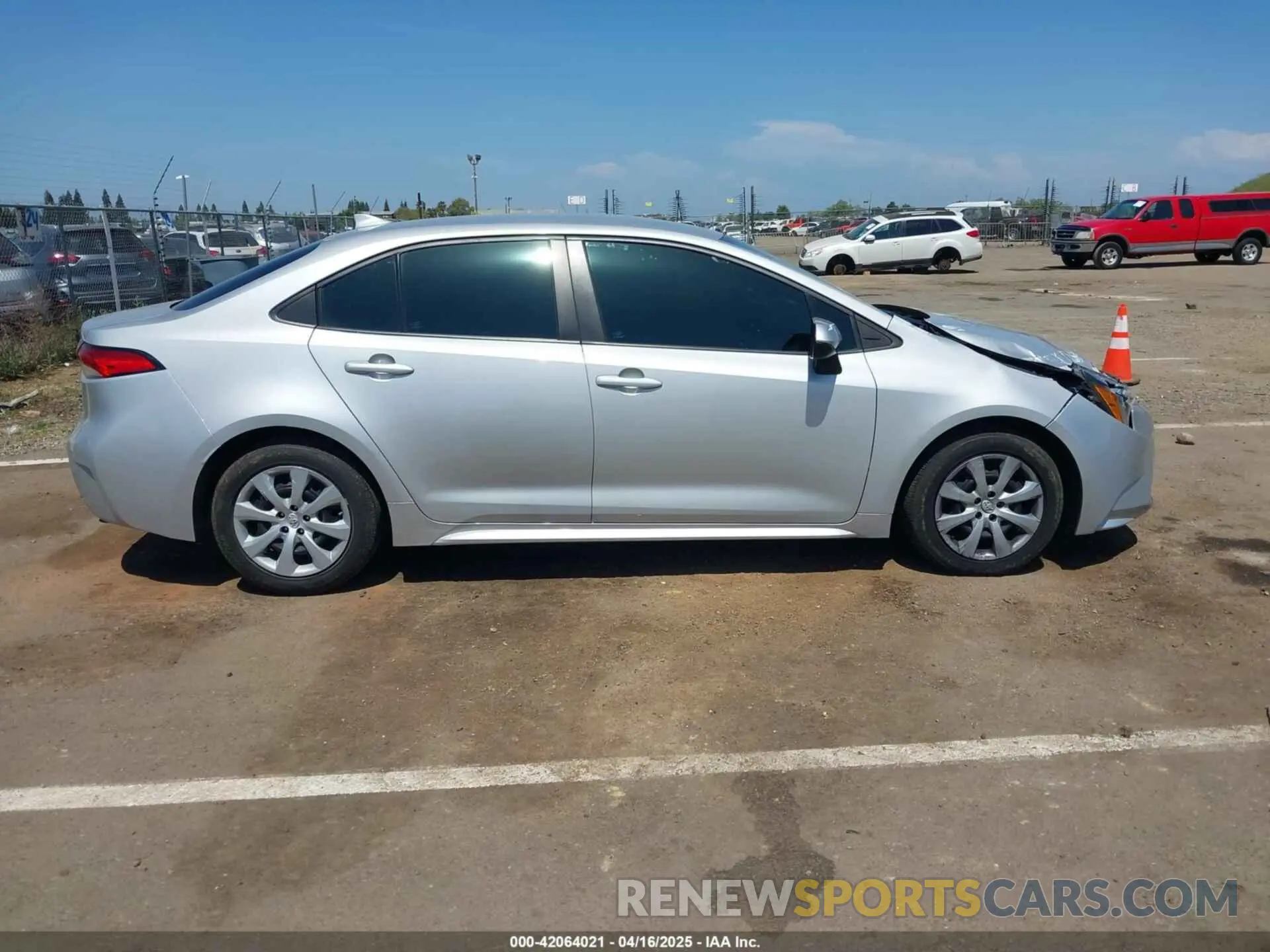 13 Photograph of a damaged car 5YFEPMAE9NP333734 TOYOTA COROLLA 2022