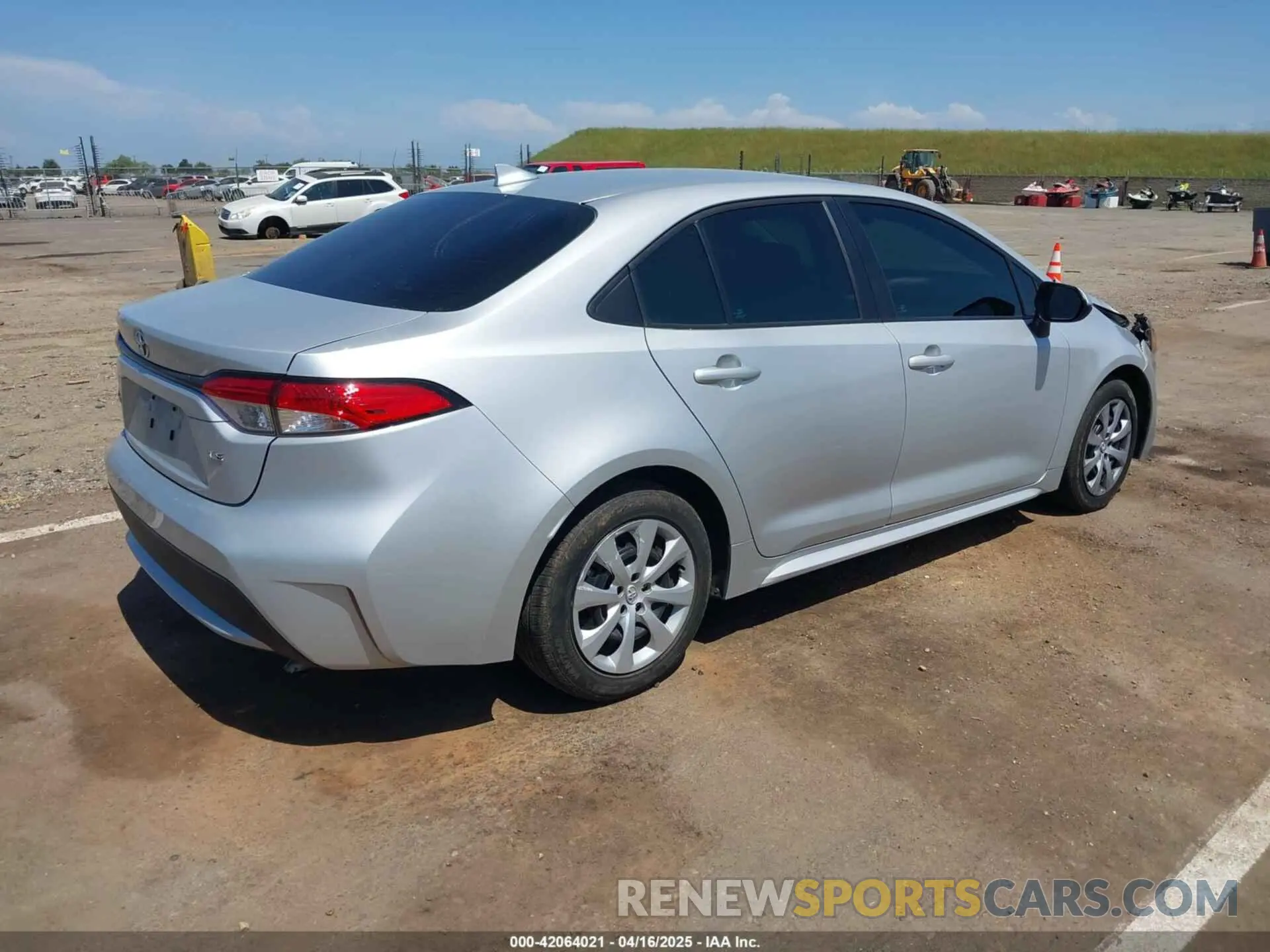 4 Photograph of a damaged car 5YFEPMAE9NP333734 TOYOTA COROLLA 2022