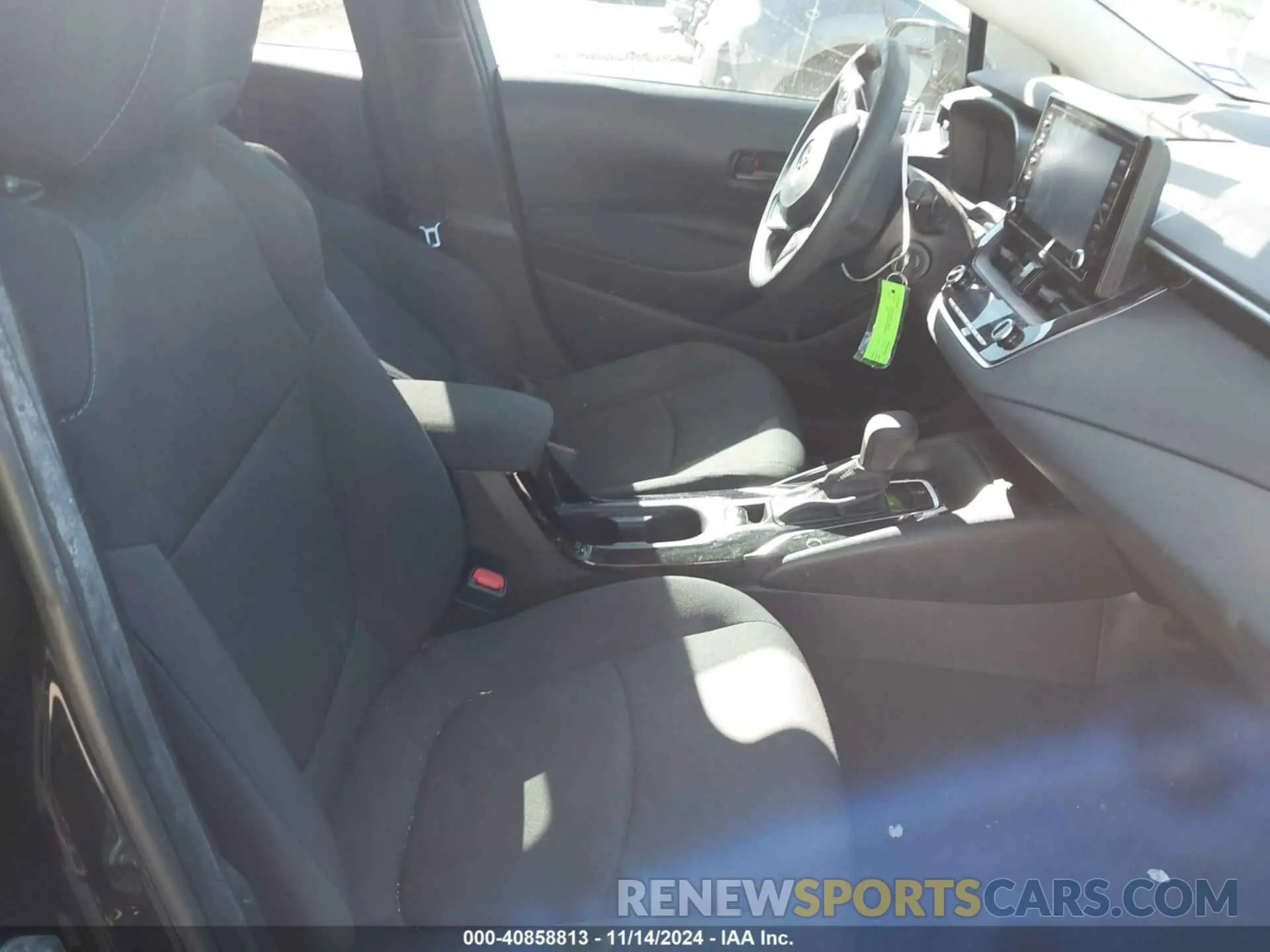 5 Photograph of a damaged car 5YFEPMAE9NP335113 TOYOTA COROLLA 2022