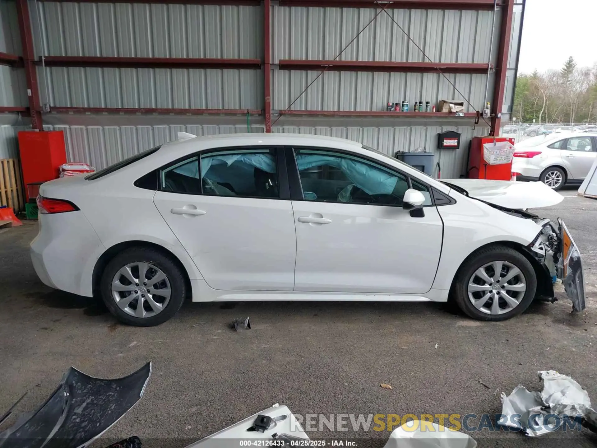 13 Photograph of a damaged car 5YFEPMAE9NP351408 TOYOTA COROLLA 2022