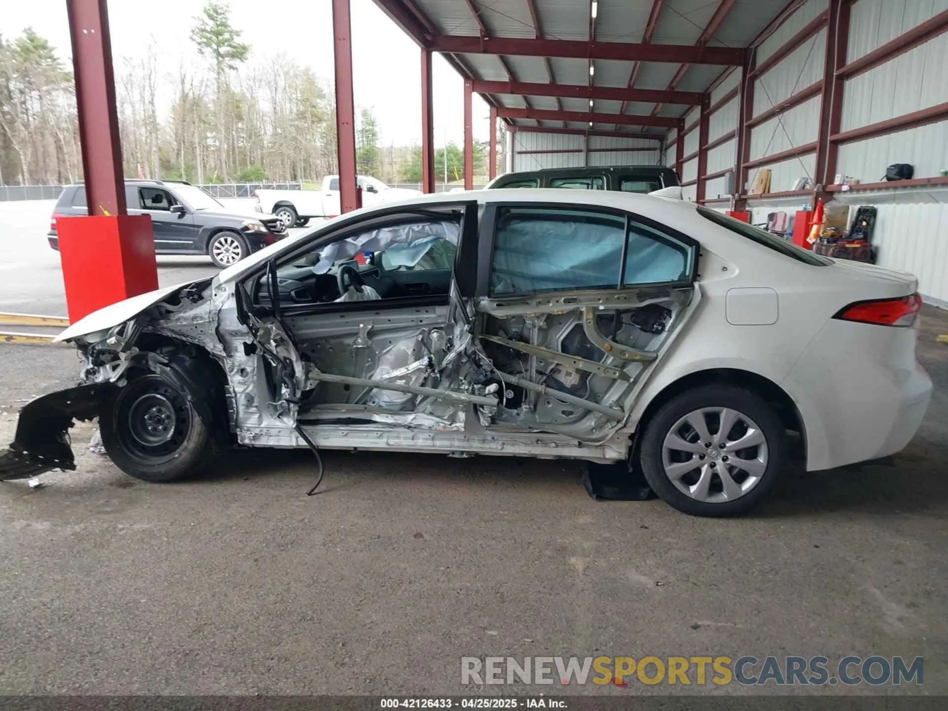 14 Photograph of a damaged car 5YFEPMAE9NP351408 TOYOTA COROLLA 2022