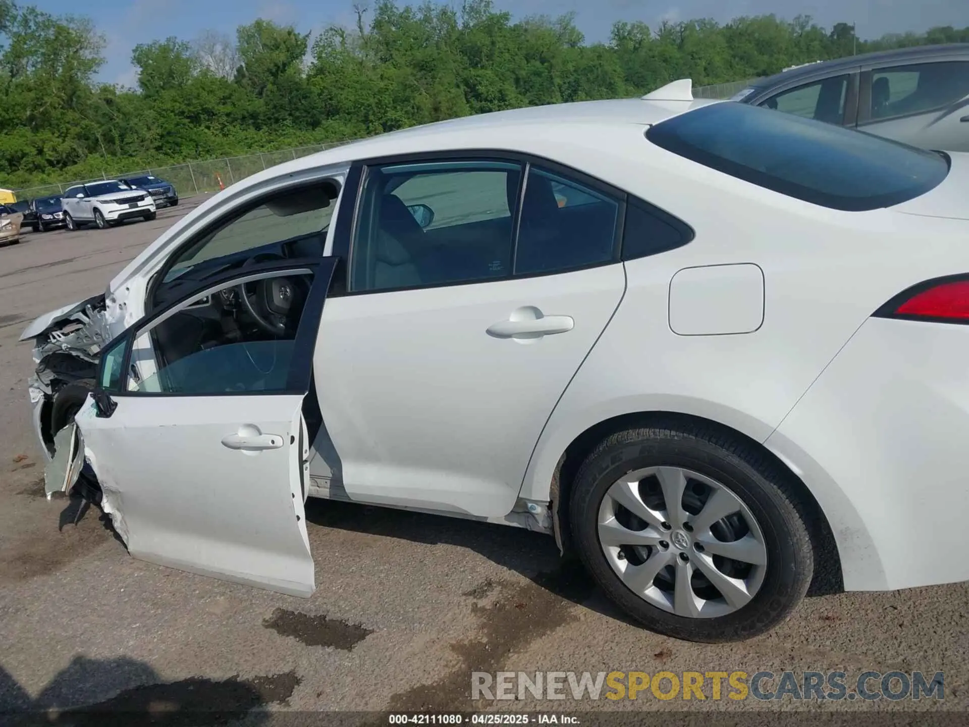 14 Photograph of a damaged car 5YFEPMAE9NP358620 TOYOTA COROLLA 2022