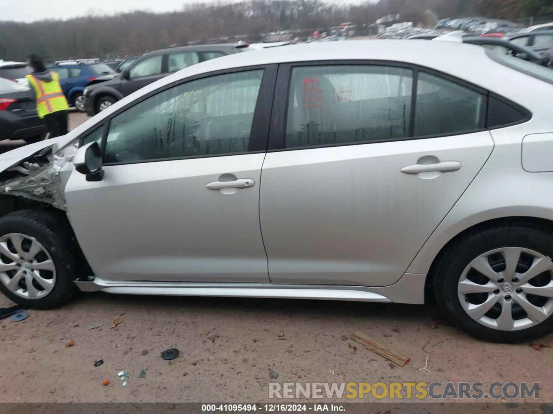 15 Photograph of a damaged car 5YFEPMAE9NP364384 TOYOTA COROLLA 2022
