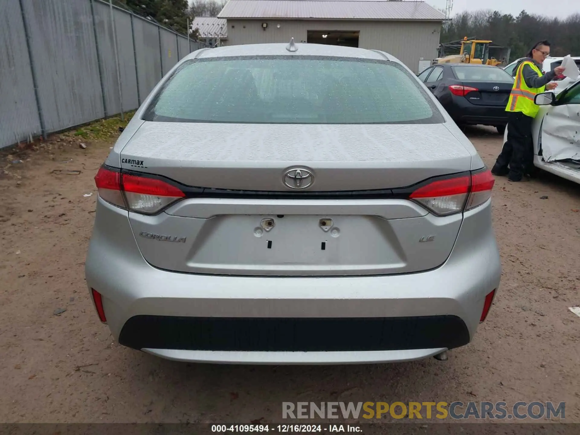 17 Photograph of a damaged car 5YFEPMAE9NP364384 TOYOTA COROLLA 2022
