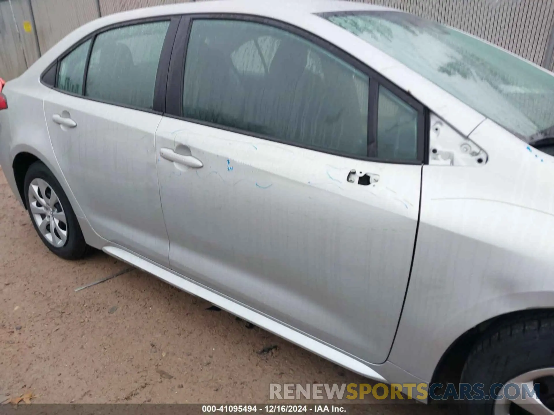 18 Photograph of a damaged car 5YFEPMAE9NP364384 TOYOTA COROLLA 2022