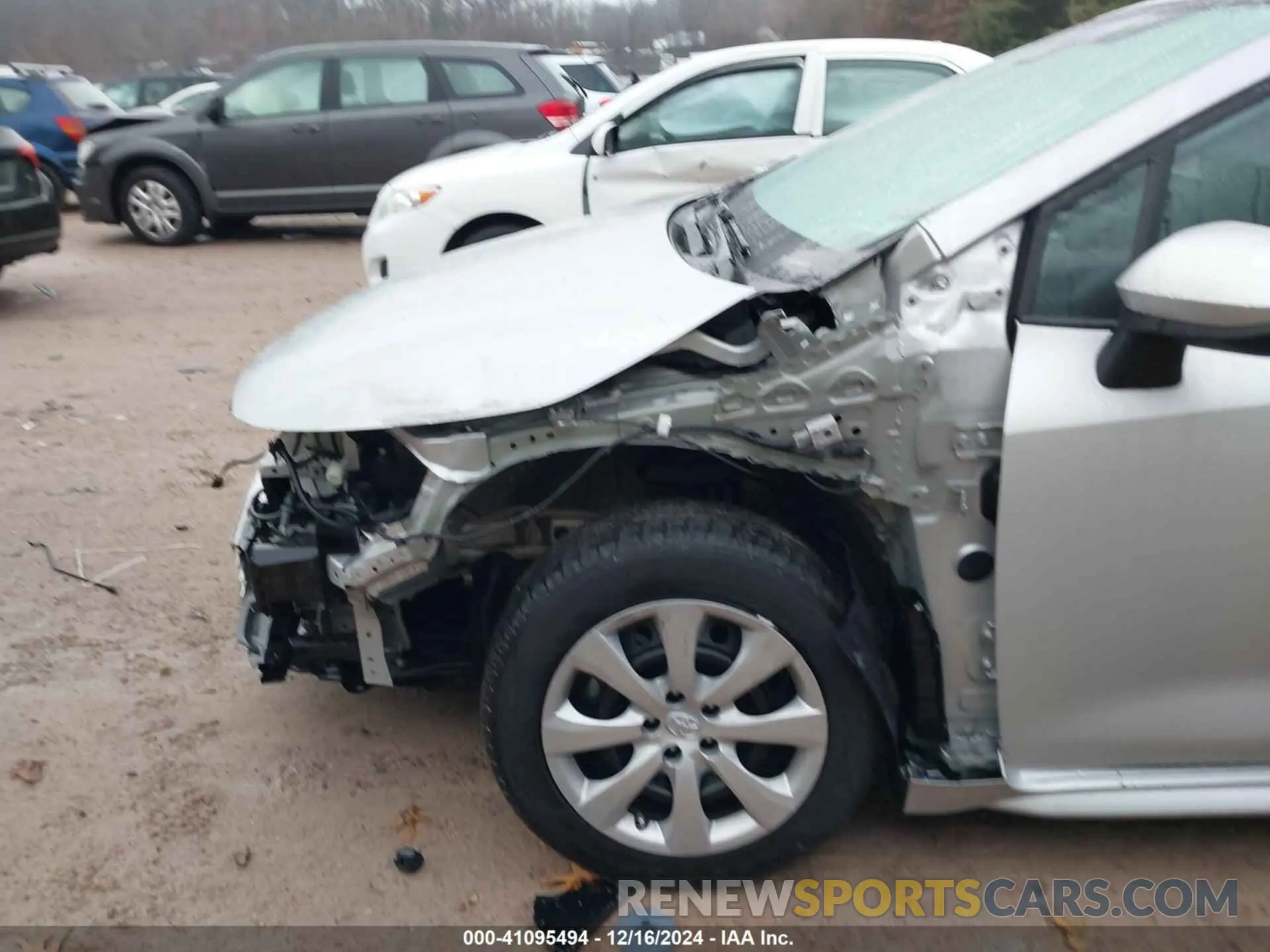 19 Photograph of a damaged car 5YFEPMAE9NP364384 TOYOTA COROLLA 2022