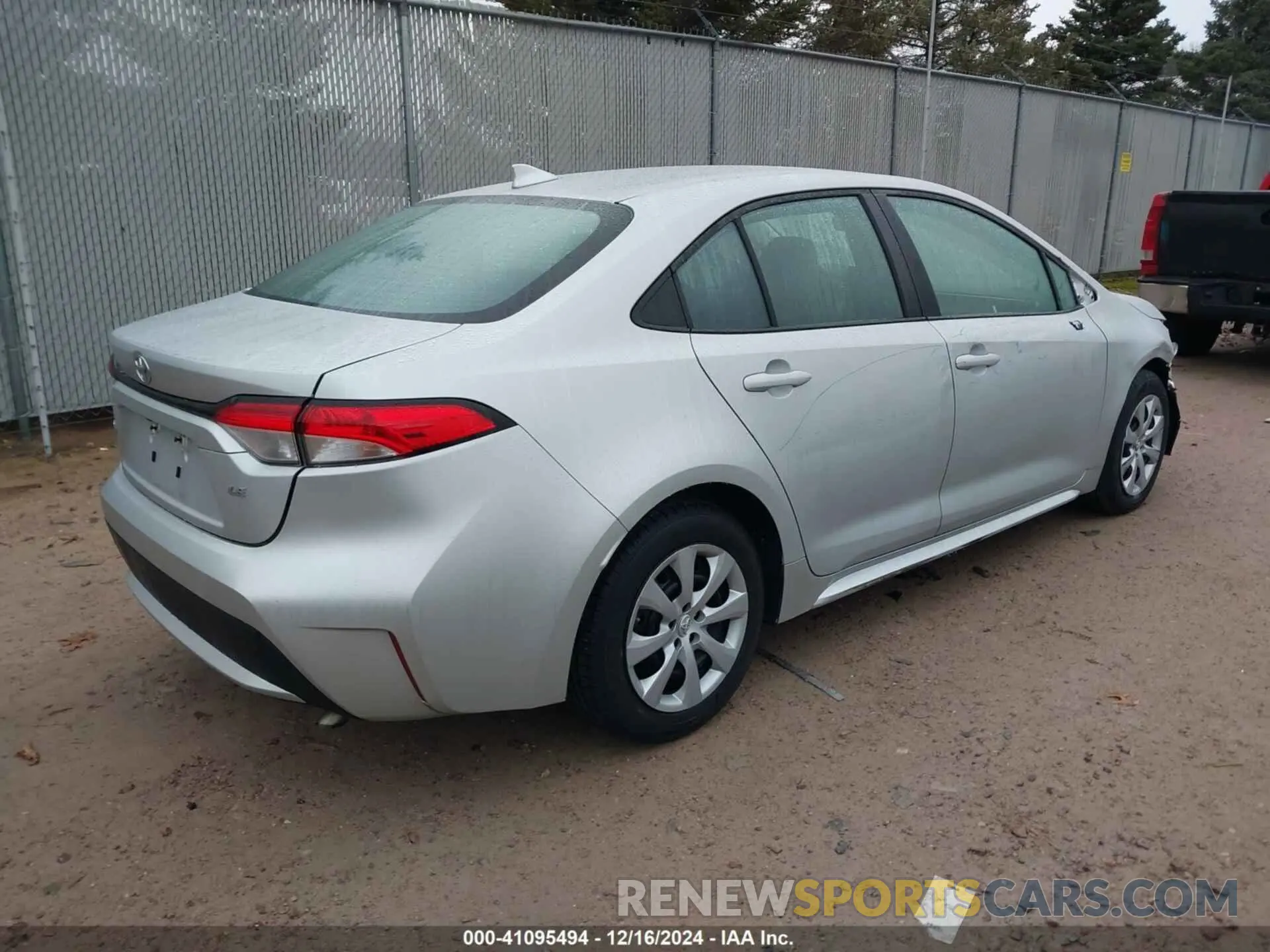 4 Photograph of a damaged car 5YFEPMAE9NP364384 TOYOTA COROLLA 2022