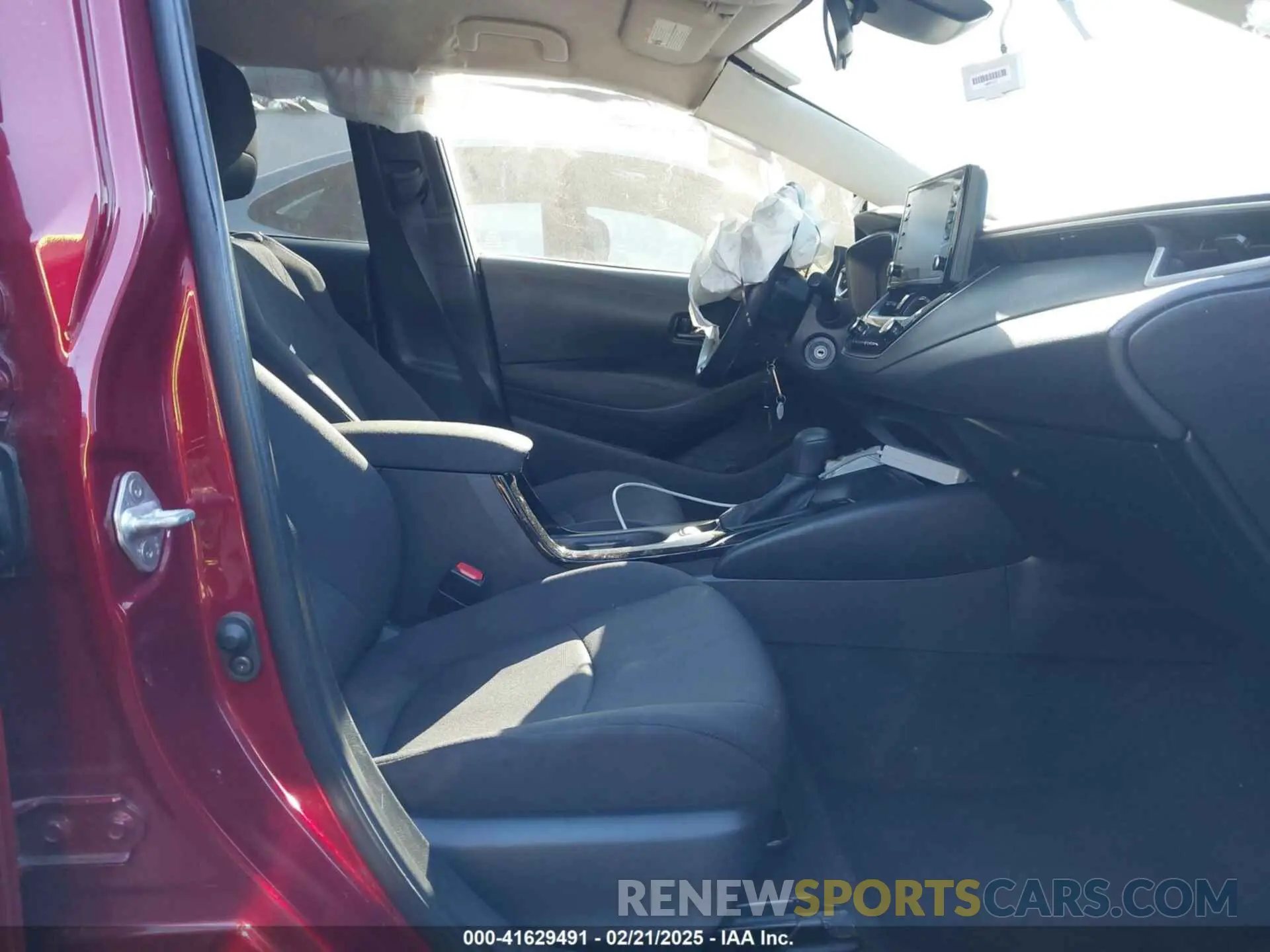 5 Photograph of a damaged car 5YFEPMAE9NP391813 TOYOTA COROLLA 2022