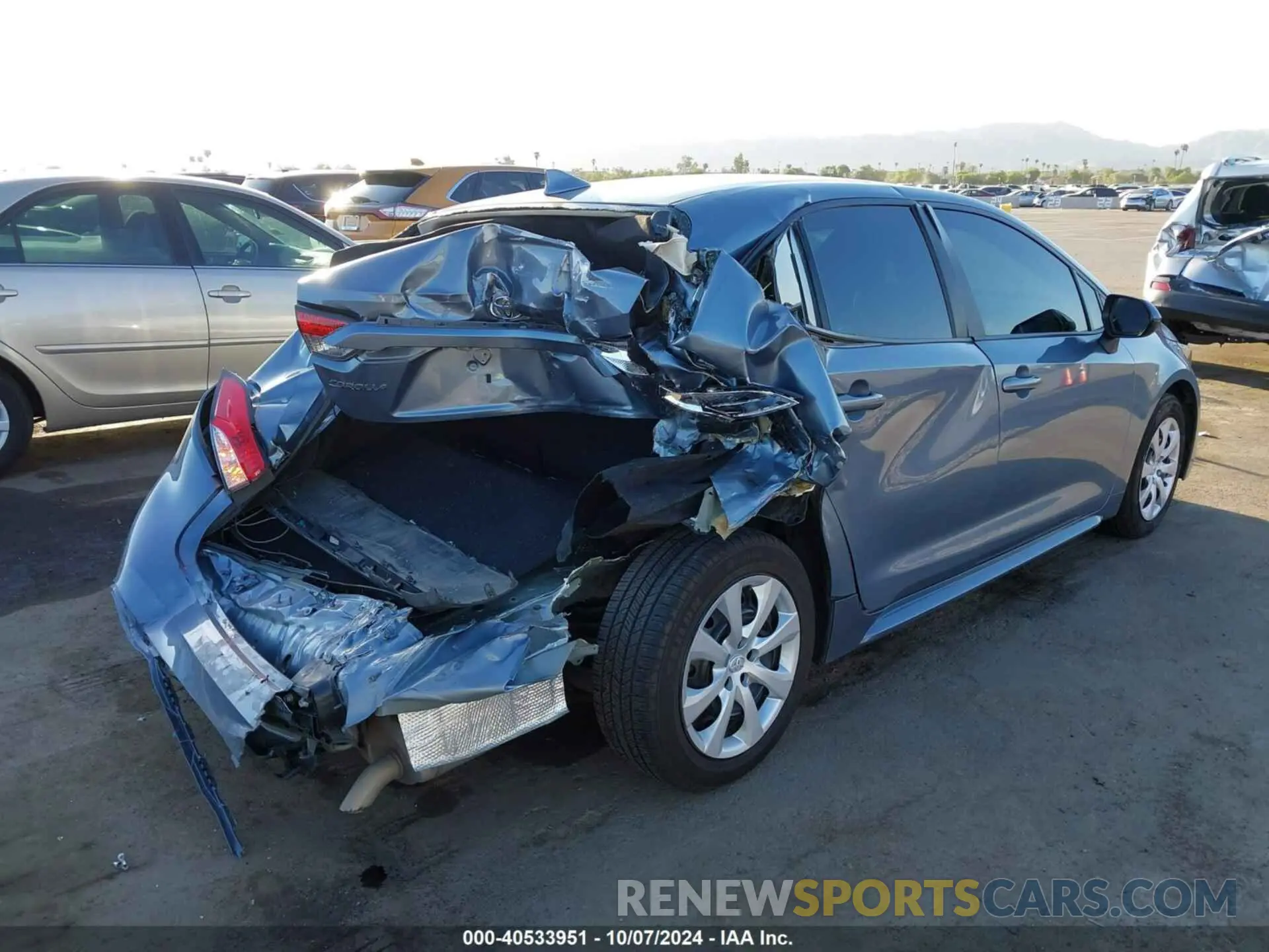 4 Photograph of a damaged car 5YFEPMAEXNP317591 TOYOTA COROLLA 2022