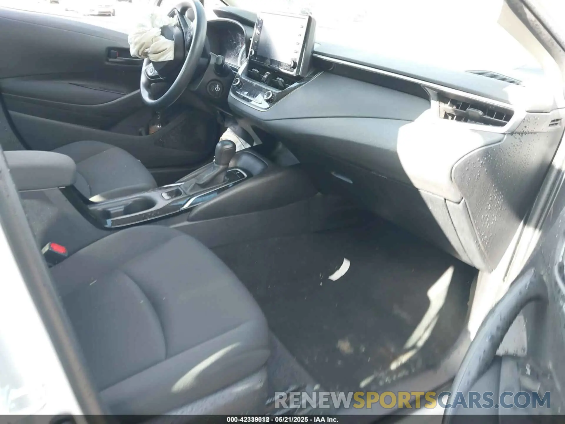 5 Photograph of a damaged car 5YFEPMAEXNP318580 TOYOTA COROLLA 2022