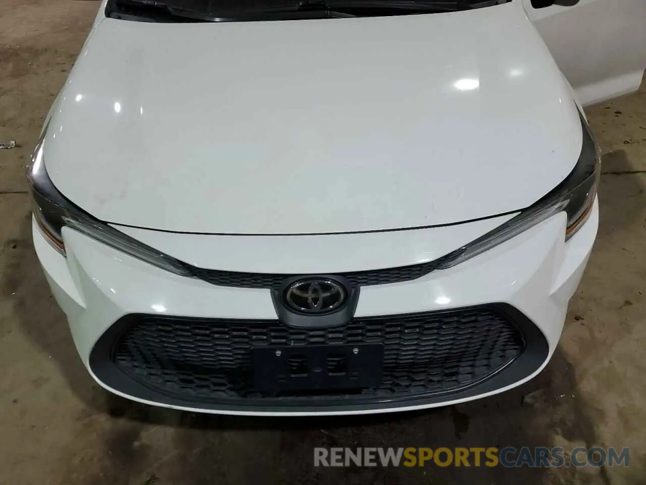 11 Photograph of a damaged car 5YFEPMAEXNP326128 TOYOTA COROLLA 2022