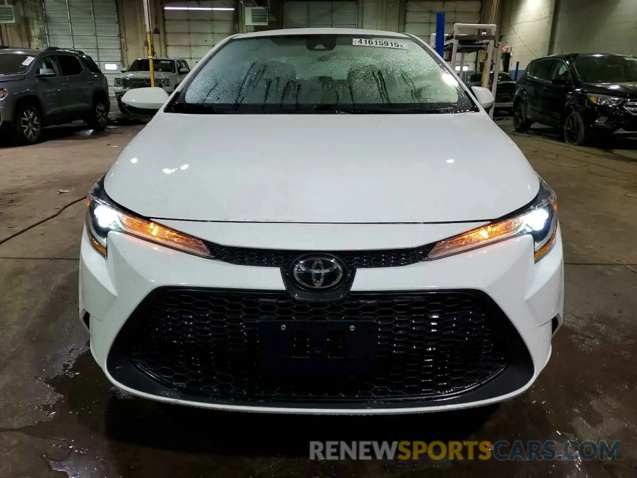 5 Photograph of a damaged car 5YFEPMAEXNP326128 TOYOTA COROLLA 2022