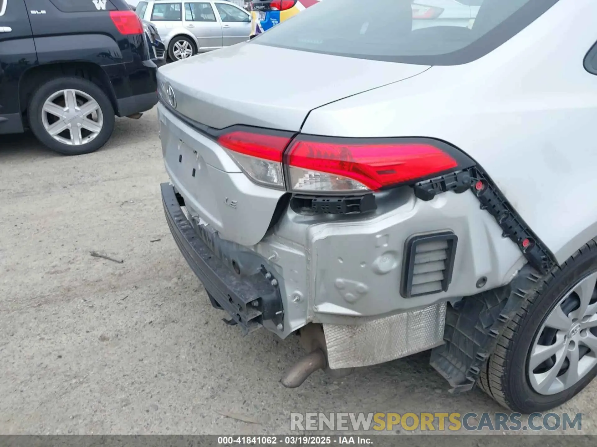 17 Photograph of a damaged car 5YFEPMAEXNP368492 TOYOTA COROLLA 2022