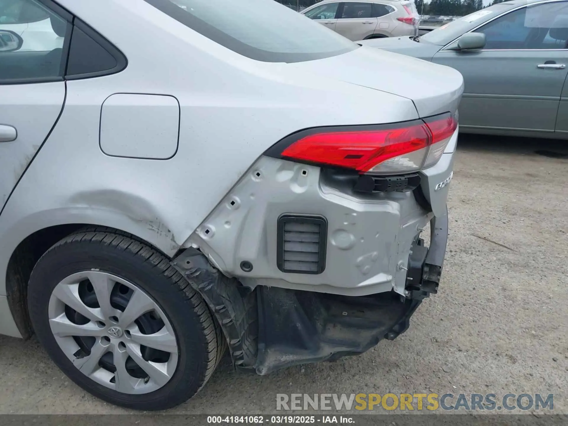 18 Photograph of a damaged car 5YFEPMAEXNP368492 TOYOTA COROLLA 2022