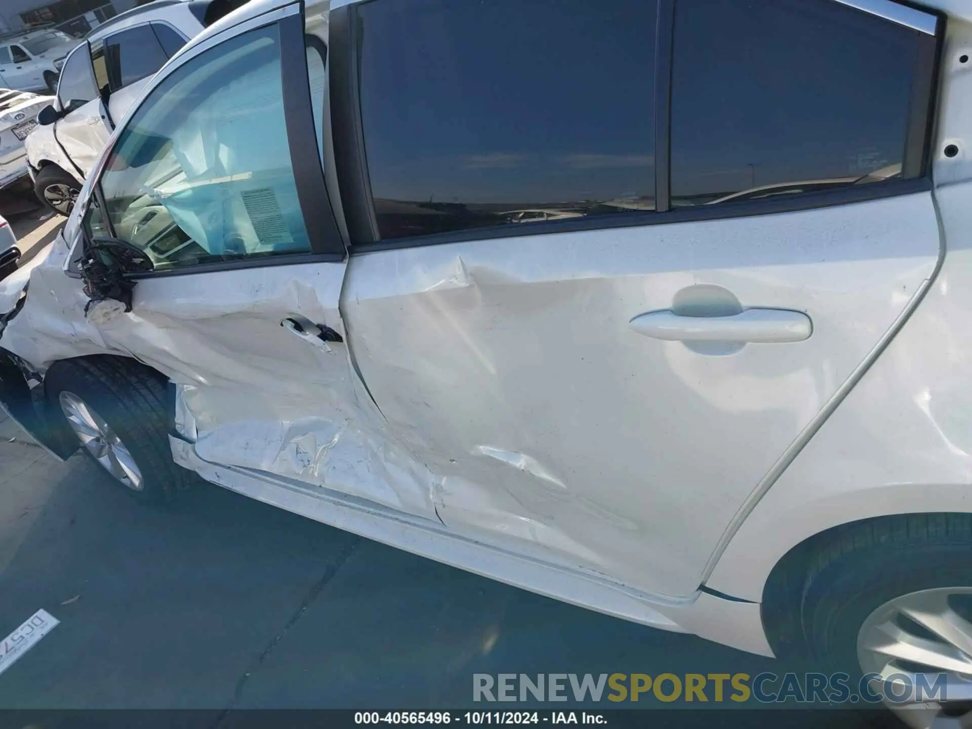 15 Photograph of a damaged car 5YFFPMAE8NP290010 TOYOTA COROLLA 2022