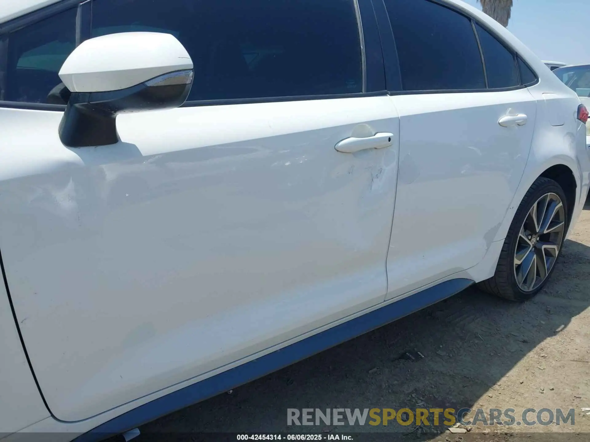 12 Photograph of a damaged car 5YFP4MCEXNP109869 TOYOTA COROLLA 2022