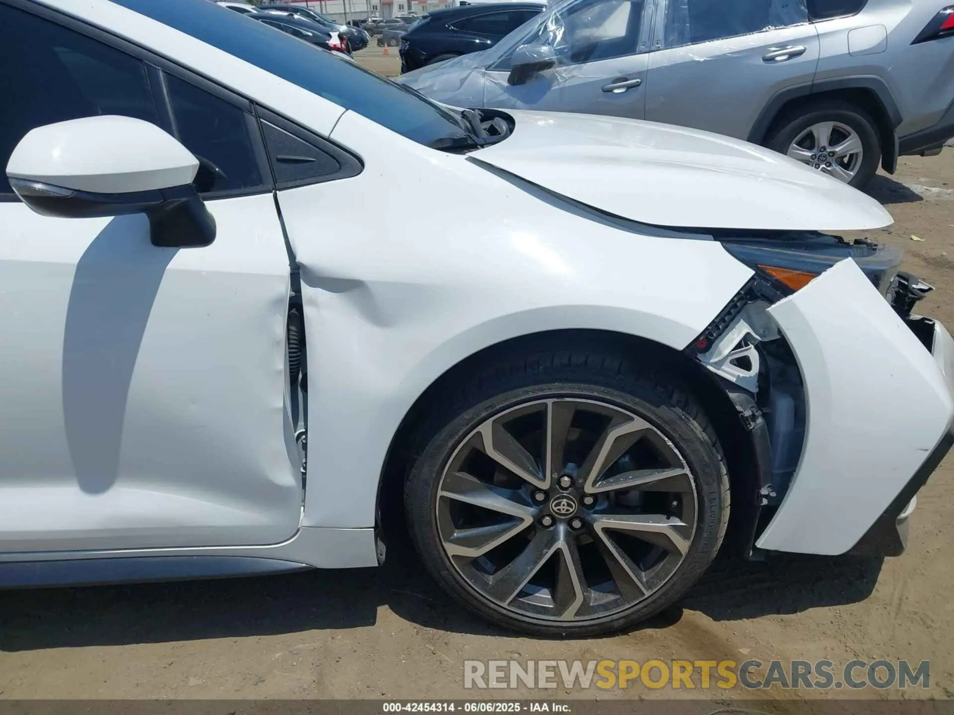 19 Photograph of a damaged car 5YFP4MCEXNP109869 TOYOTA COROLLA 2022