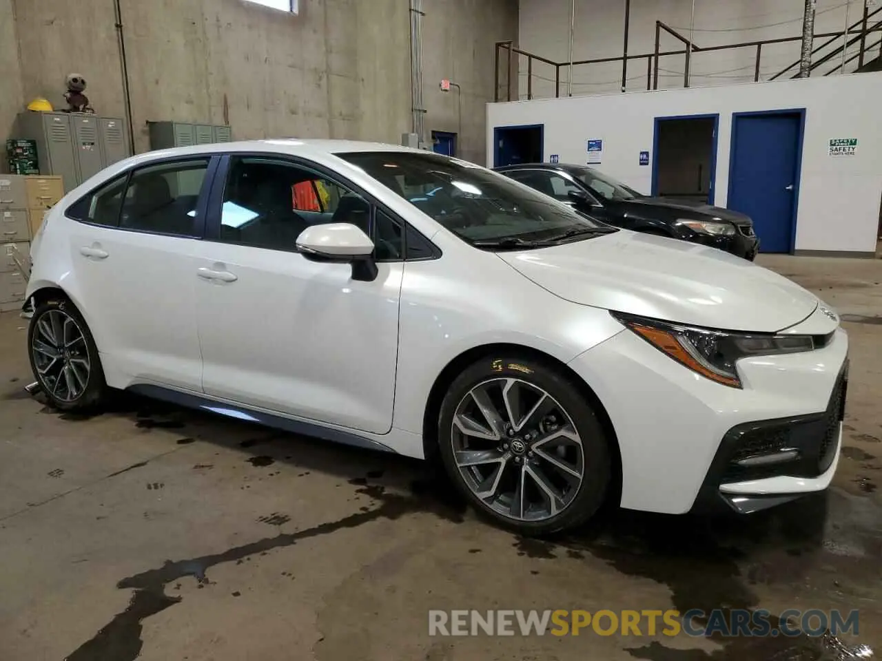 4 Photograph of a damaged car 5YFS4MCE0NP102858 TOYOTA COROLLA 2022