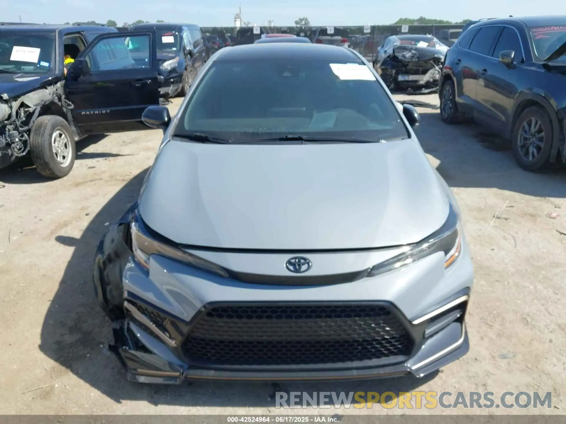 12 Photograph of a damaged car 5YFS4MCE0NP124536 TOYOTA COROLLA 2022