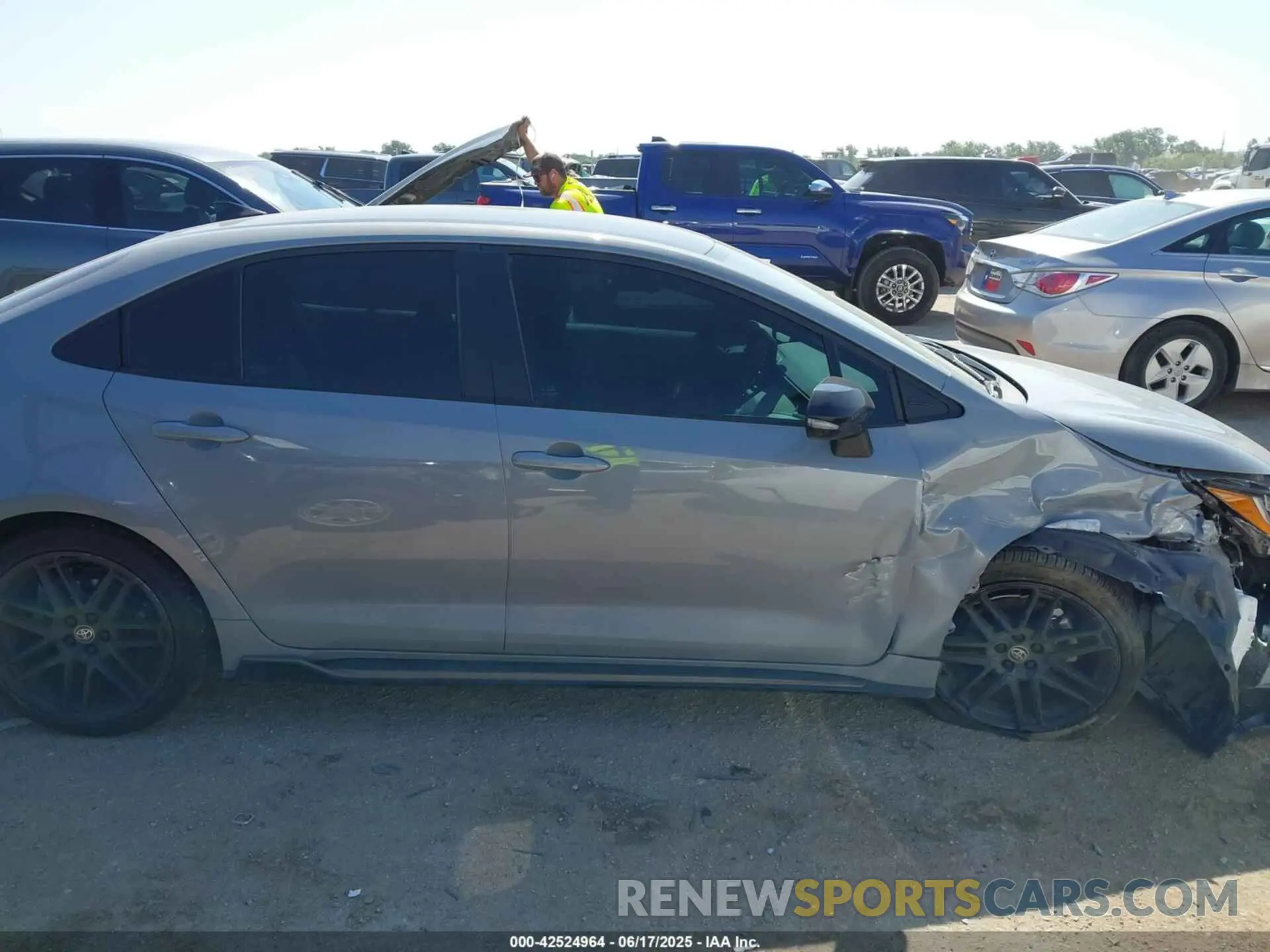 13 Photograph of a damaged car 5YFS4MCE0NP124536 TOYOTA COROLLA 2022
