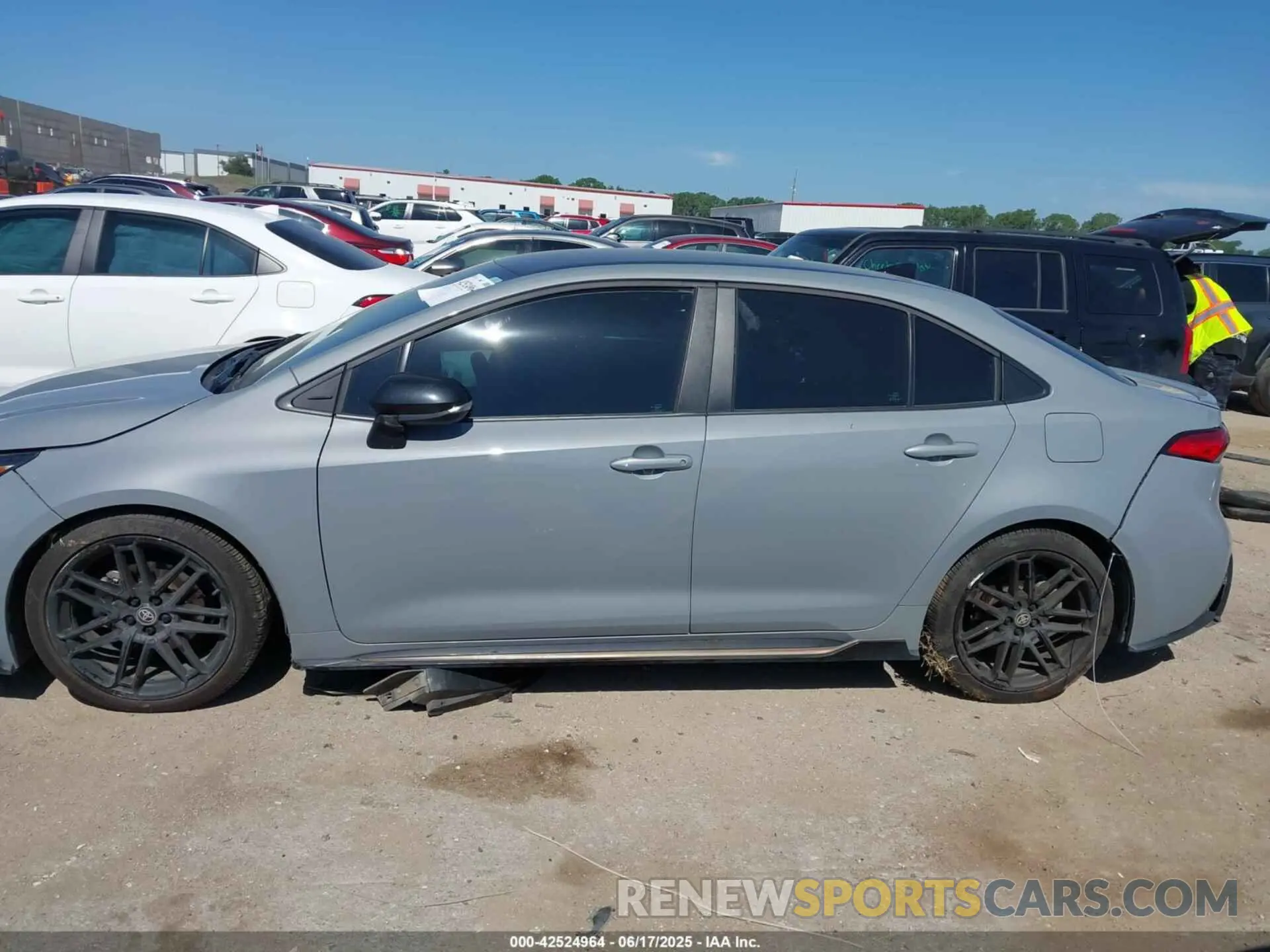 14 Photograph of a damaged car 5YFS4MCE0NP124536 TOYOTA COROLLA 2022