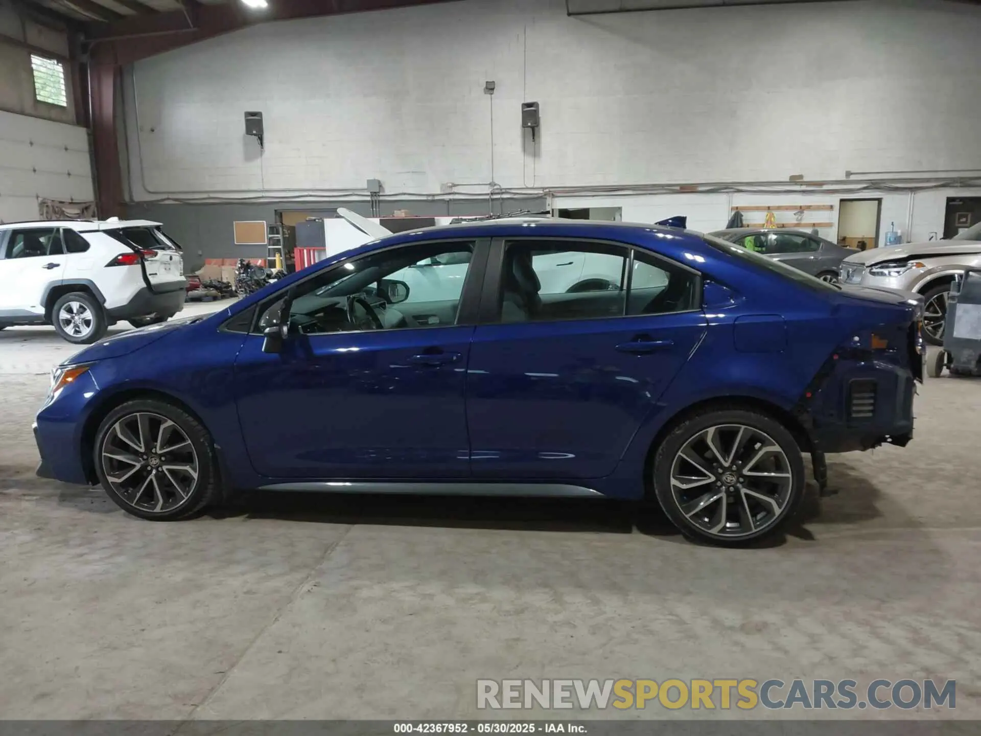 14 Photograph of a damaged car 5YFS4MCE0NP130112 TOYOTA COROLLA 2022