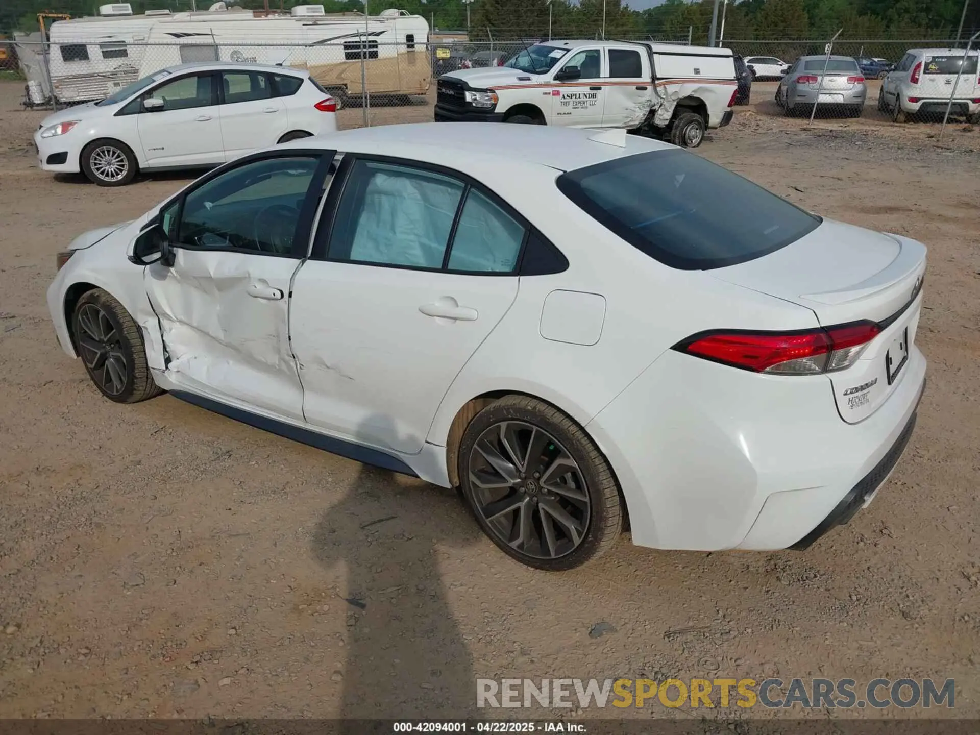 3 Photograph of a damaged car 5YFS4MCE0NP136332 TOYOTA COROLLA 2022