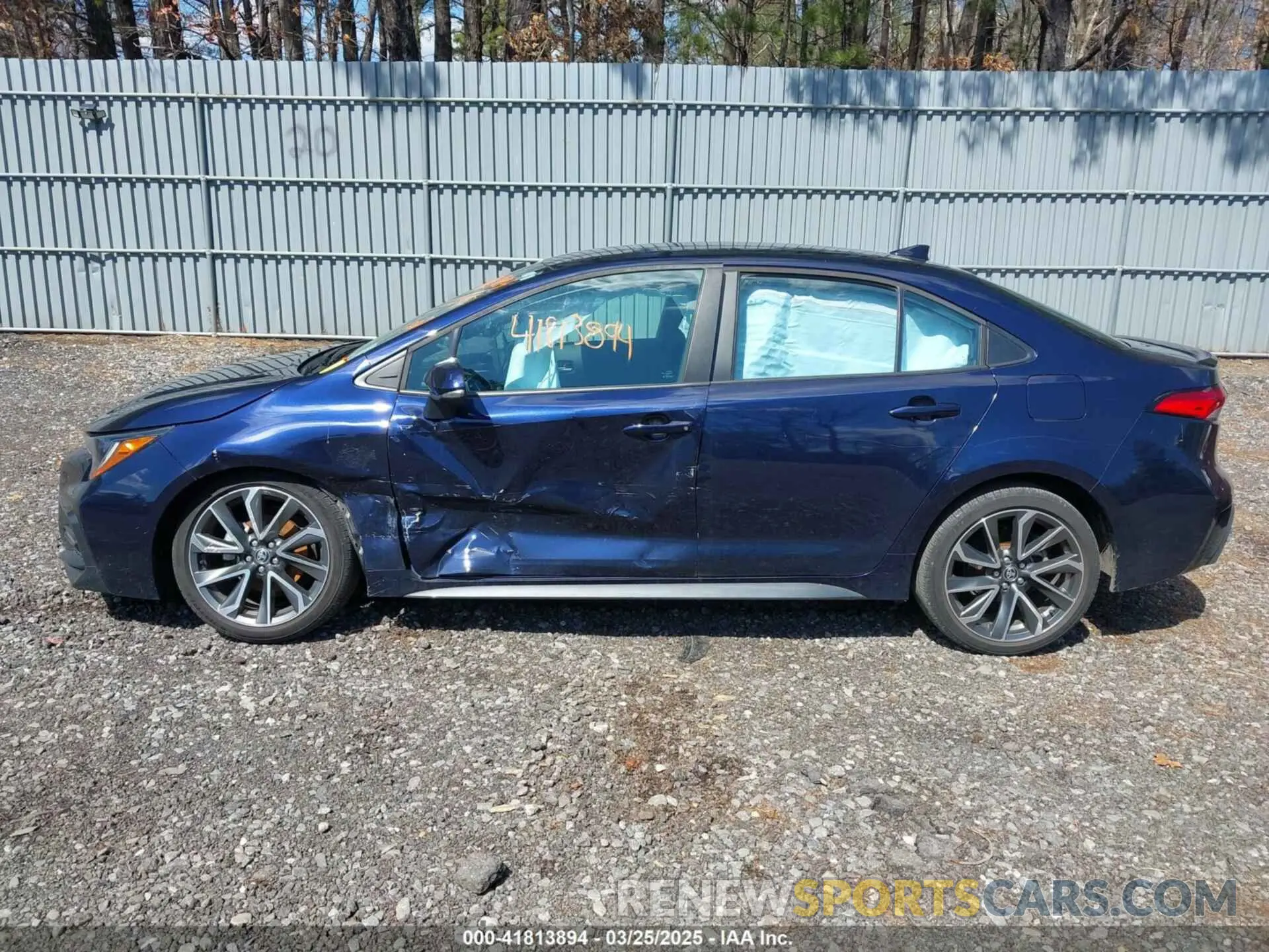 14 Photograph of a damaged car 5YFS4MCE1NP114646 TOYOTA COROLLA 2022