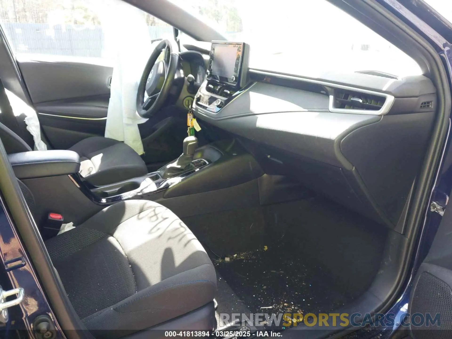 5 Photograph of a damaged car 5YFS4MCE1NP114646 TOYOTA COROLLA 2022
