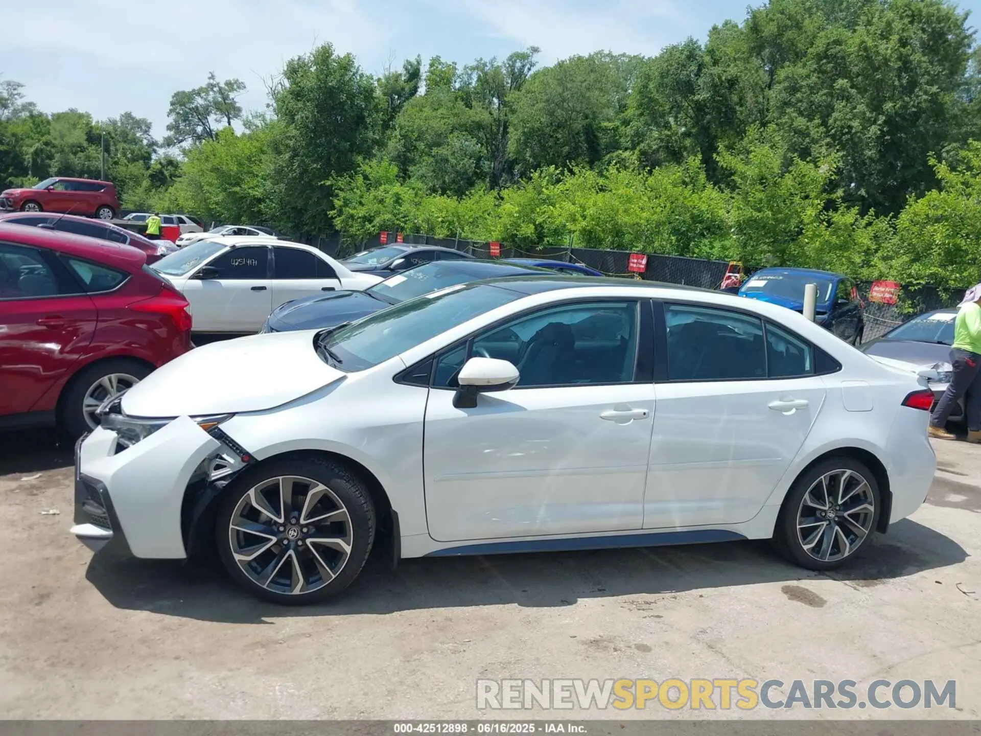 14 Photograph of a damaged car 5YFS4MCE2NP102330 TOYOTA COROLLA 2022