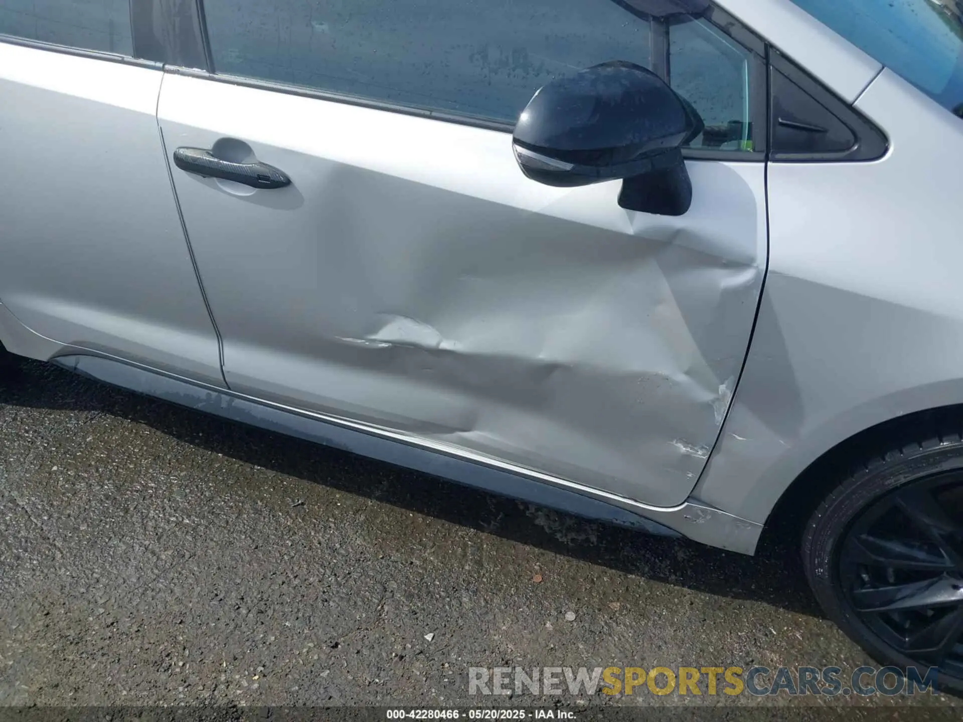17 Photograph of a damaged car 5YFS4MCE3NP118441 TOYOTA COROLLA 2022