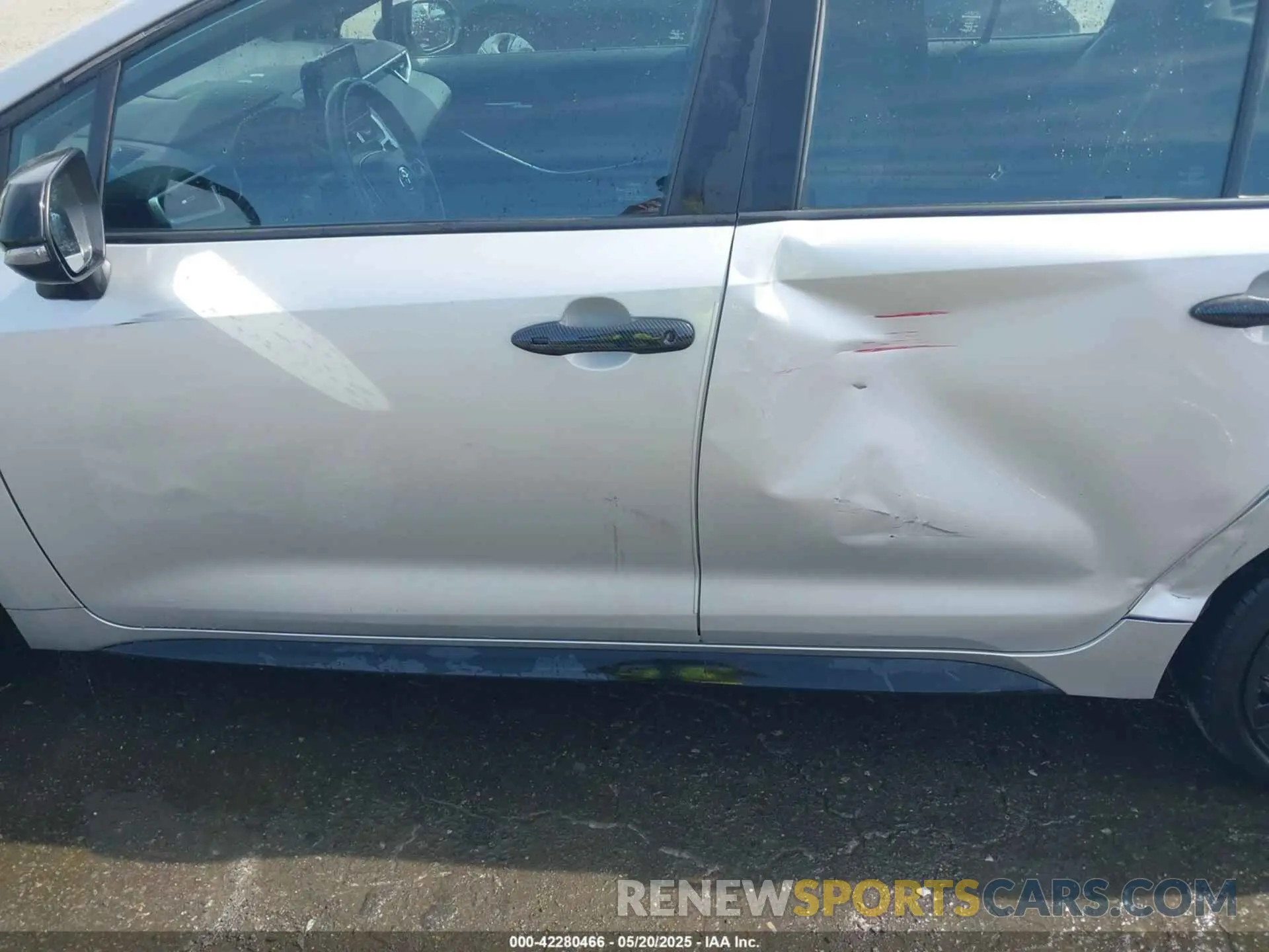 19 Photograph of a damaged car 5YFS4MCE3NP118441 TOYOTA COROLLA 2022