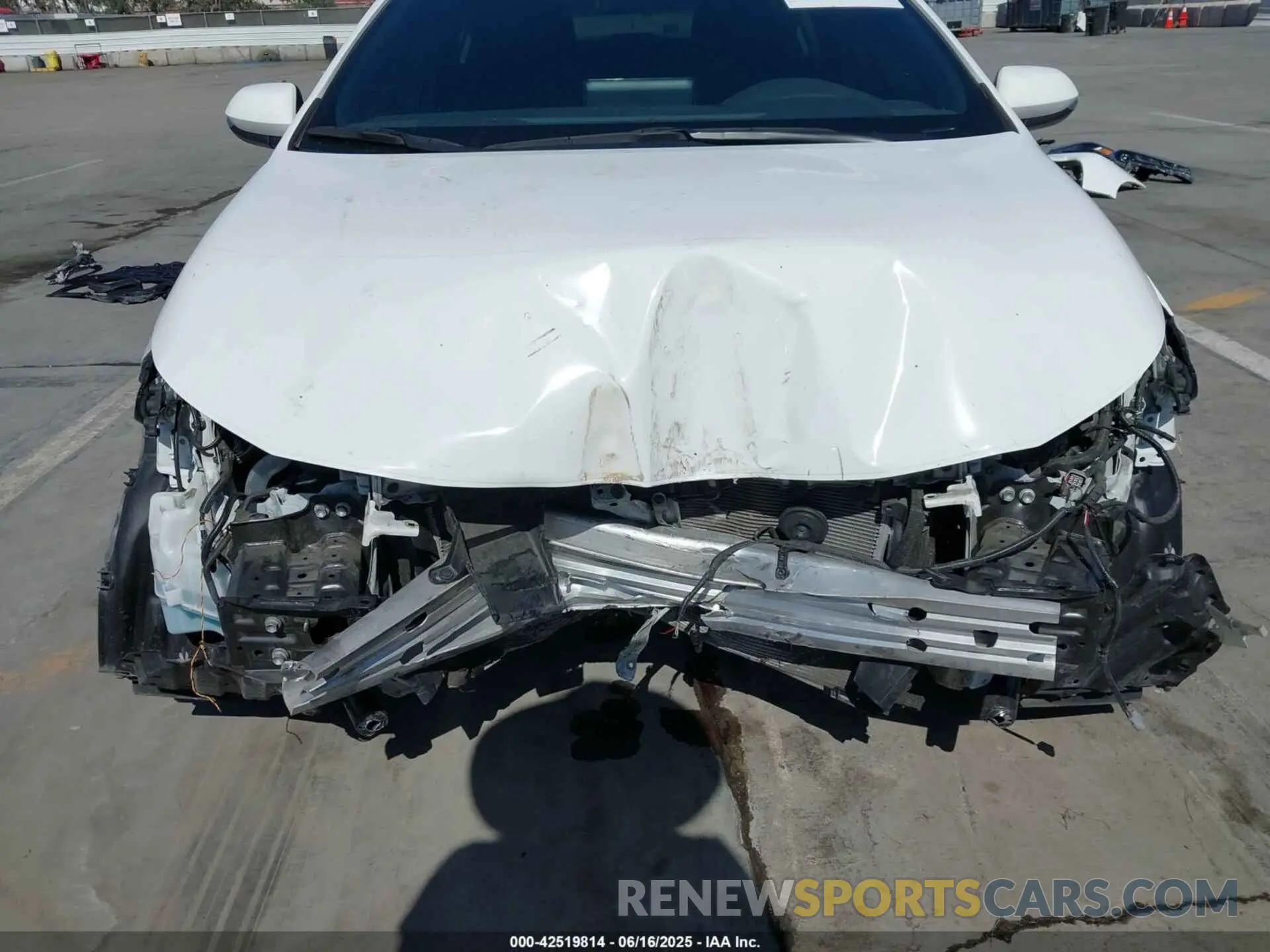 6 Photograph of a damaged car 5YFS4MCE6NP118188 TOYOTA COROLLA 2022